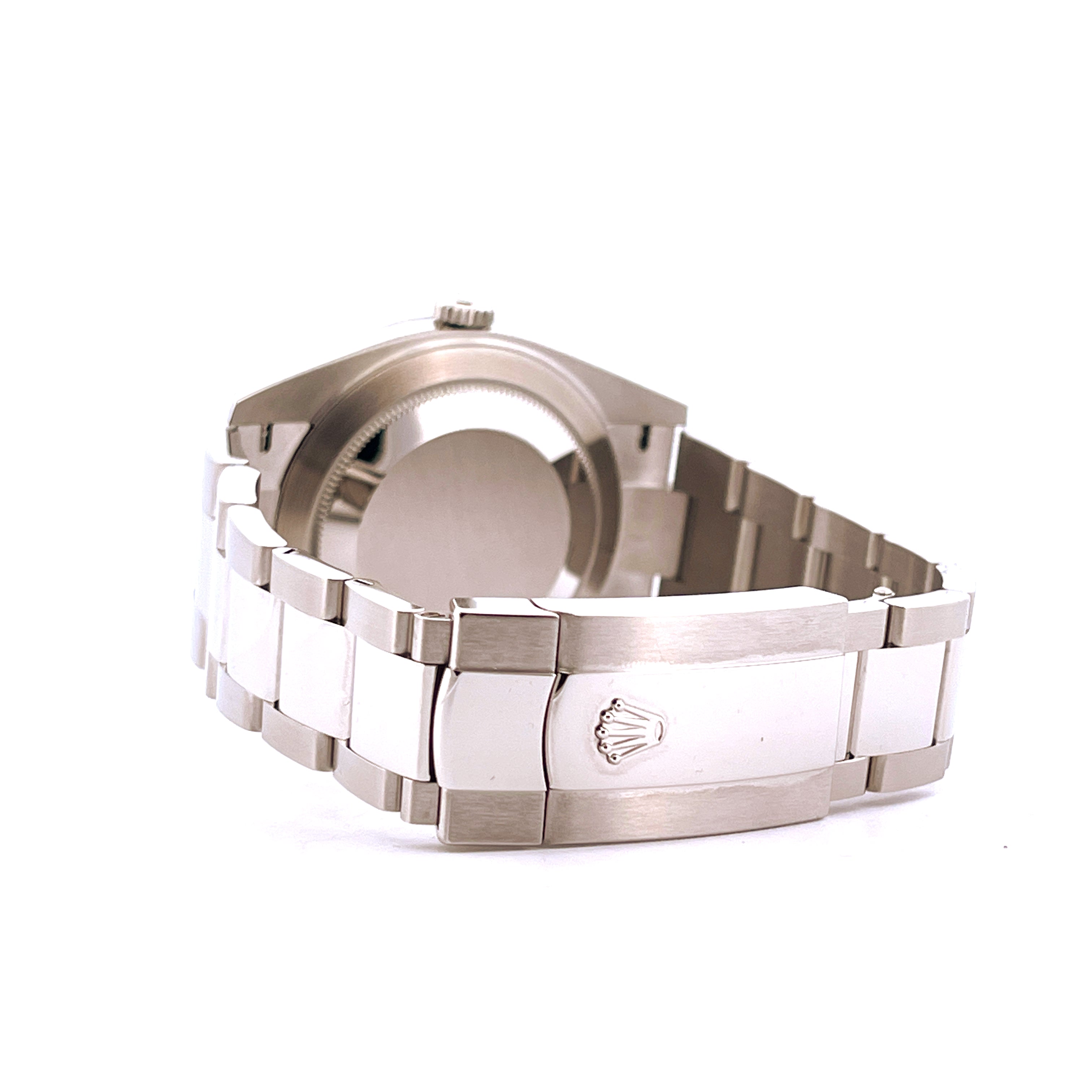 Rolex Datejust 41 Blue Oyster Seitenansicht mit dem charakteristischen Oyster-Armband und der Schließe mit dem Kronenlogo…