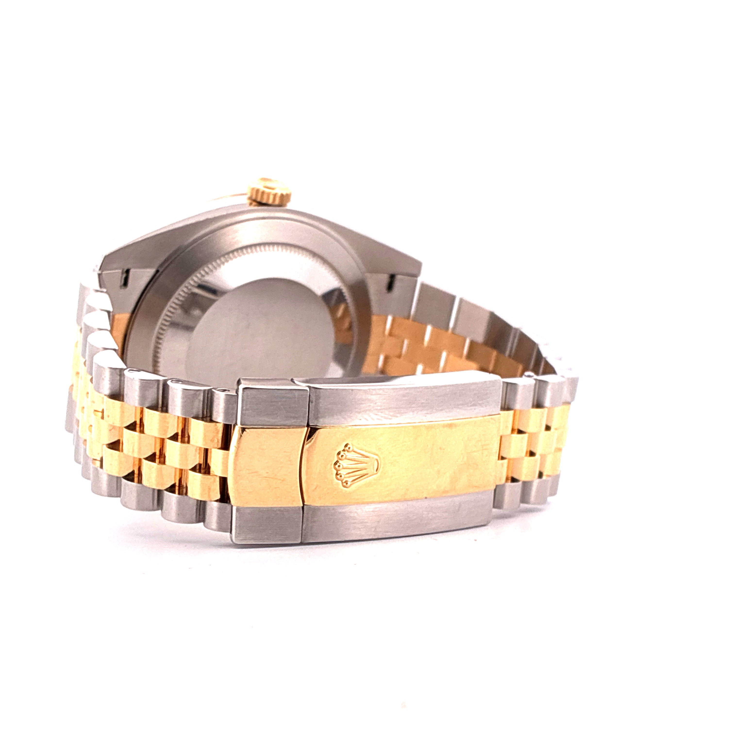 Seitenansicht eines Rolex Datejust 41 Uhrarmbands und Schließe mit Rolex-Krone aus Bicolor-Gold und Edelstahl
