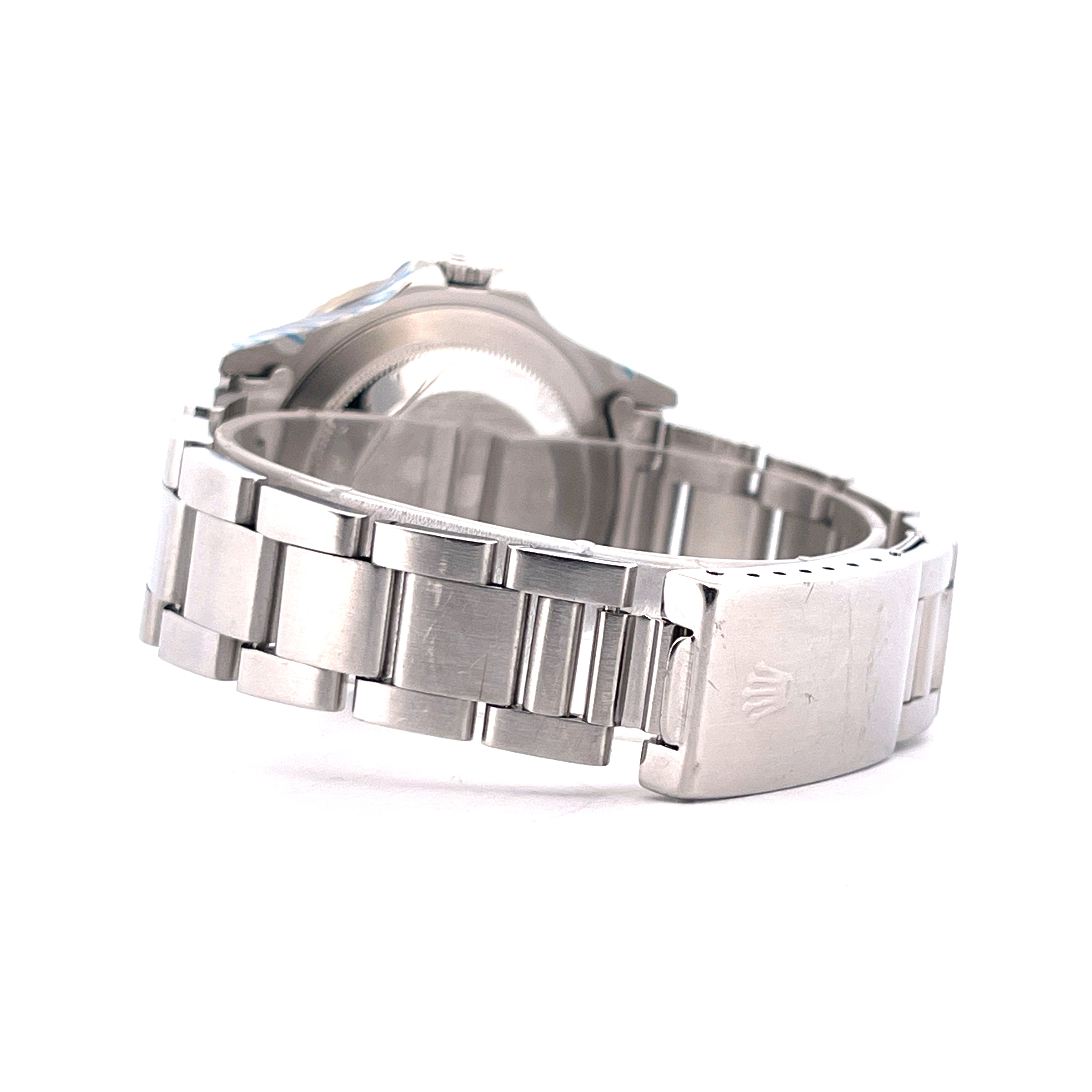 Rolex GMT-Master Pepsi 16700 Stahlgehäuse mit Sicherheitsfaltschließe von der Seite auf weißem Hintergrund