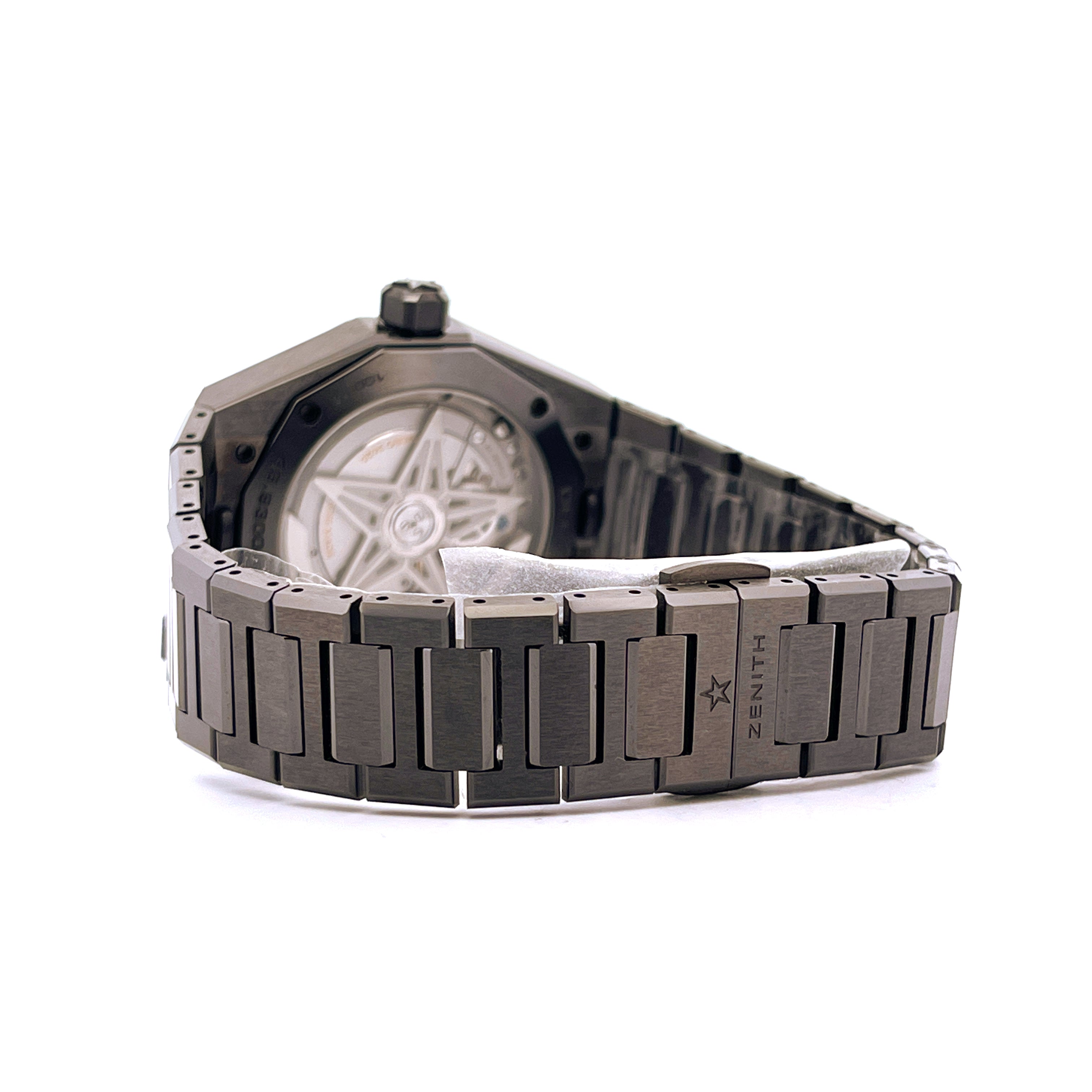 Zenith Defy Skyline 41mm, dunkles Keramikgehäuse und Armband mit sichtbarer Schließe, Rückseite mit Uhrwerk