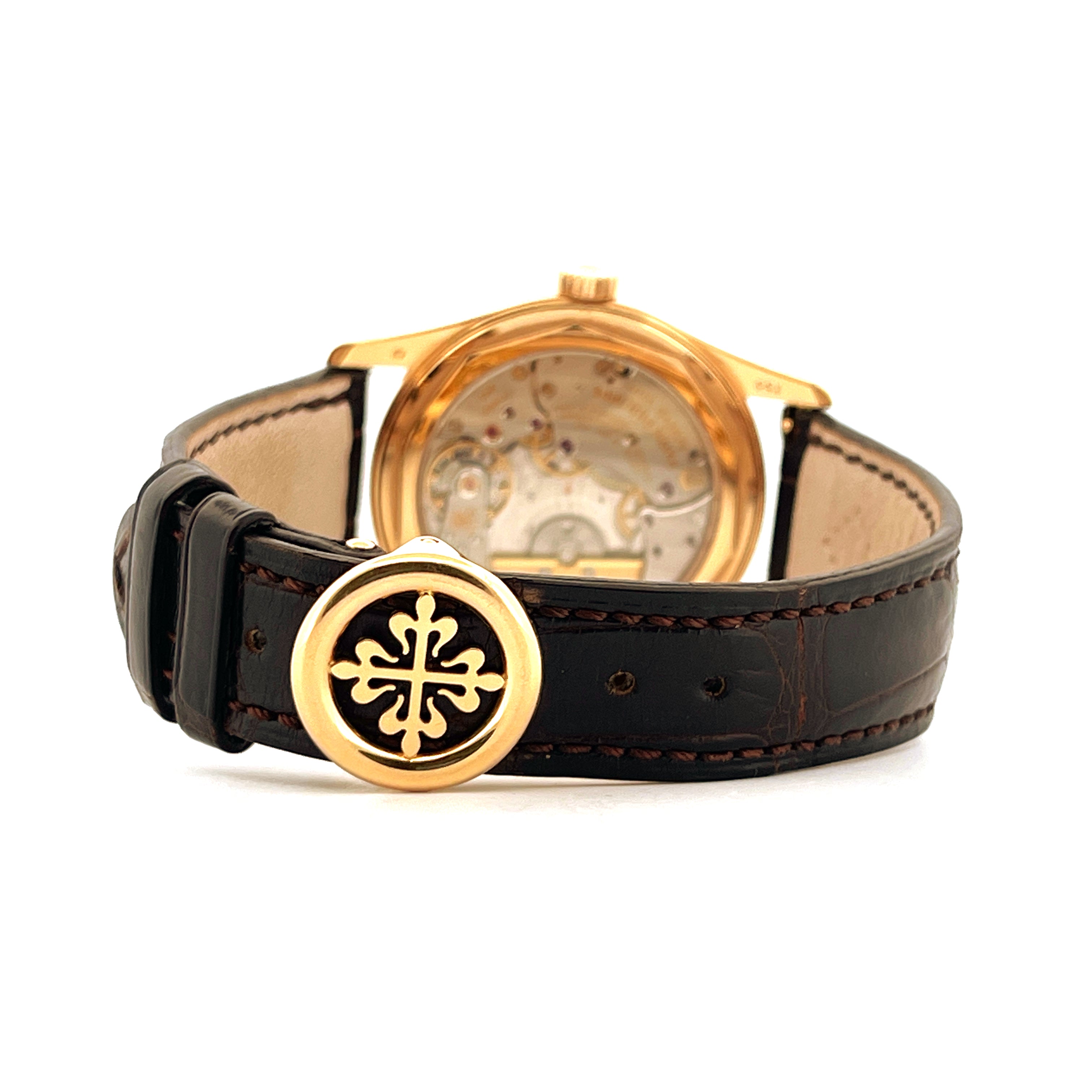 Patek Philippe Calatrava Roségold 6000R-001, Ansicht des Gehäuses mit Sichtboden und schwarzem Lederarmband