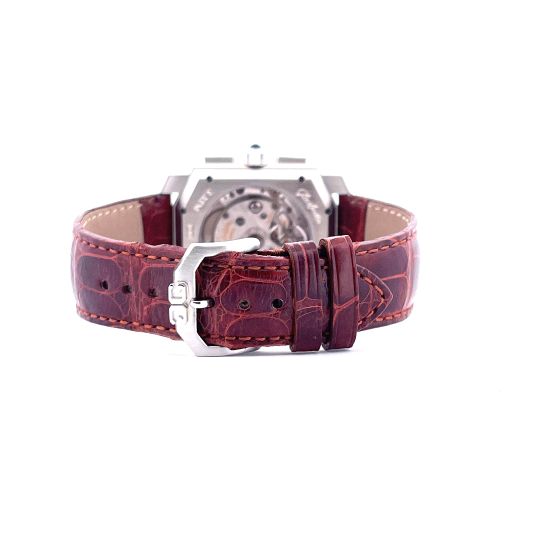 Glashütte Original Senator Chrono Platin Edition Ltd. 12/50 Armband aus rotem Krokoleder mit Silberschliesse von hinten aufgenommen