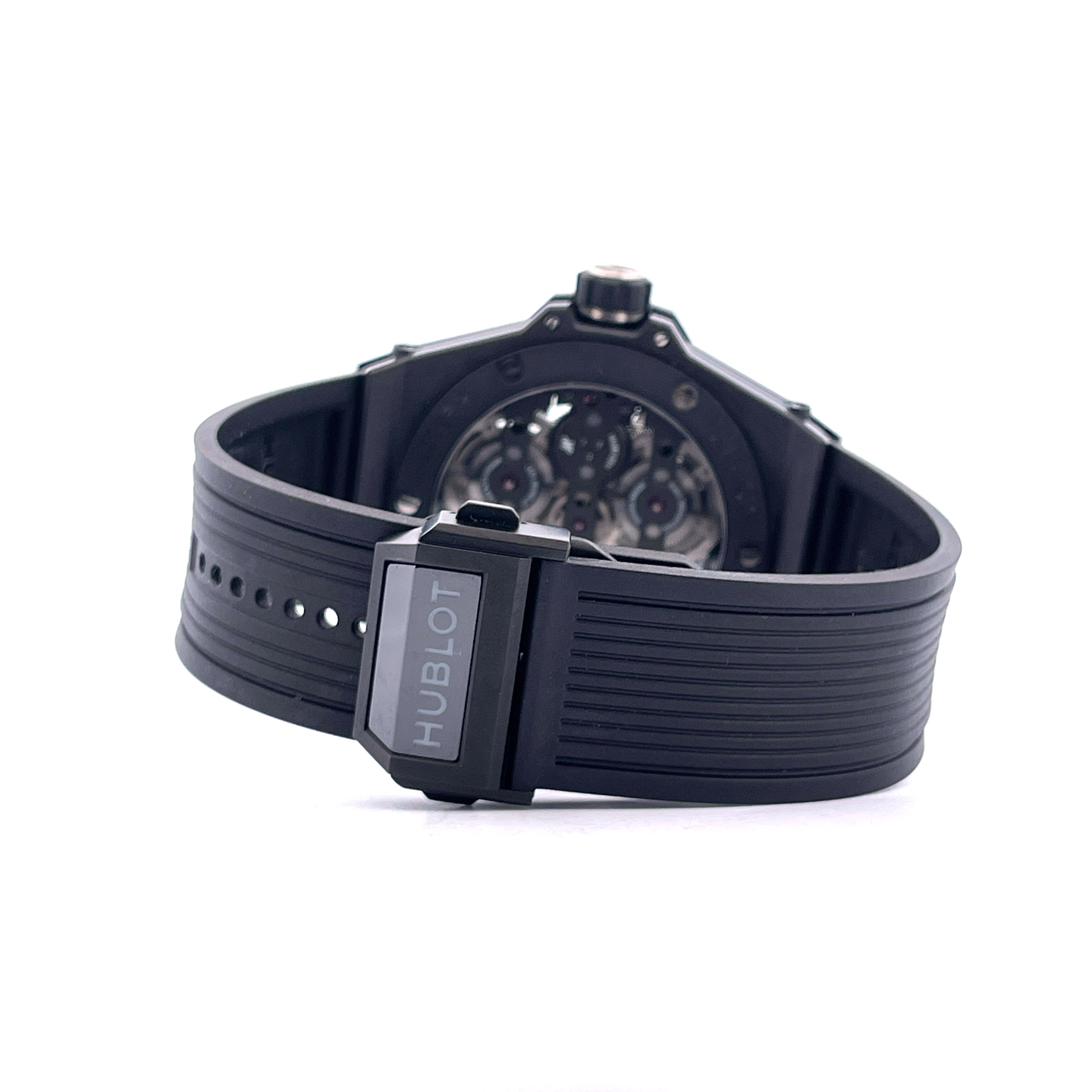 Hublot Big Bang MECA 10 Armband und Schließe aus schwarzer Keramik im Detail auf weißem Hintergrund