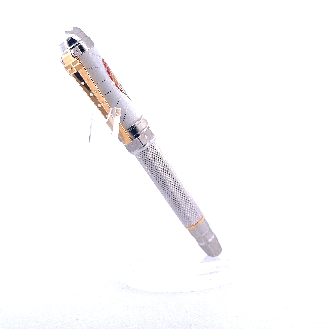 Montblanc Elvis Limited Edition Rollerball von Juwelier Spliedt, silberfarben mit goldenen Akzenten