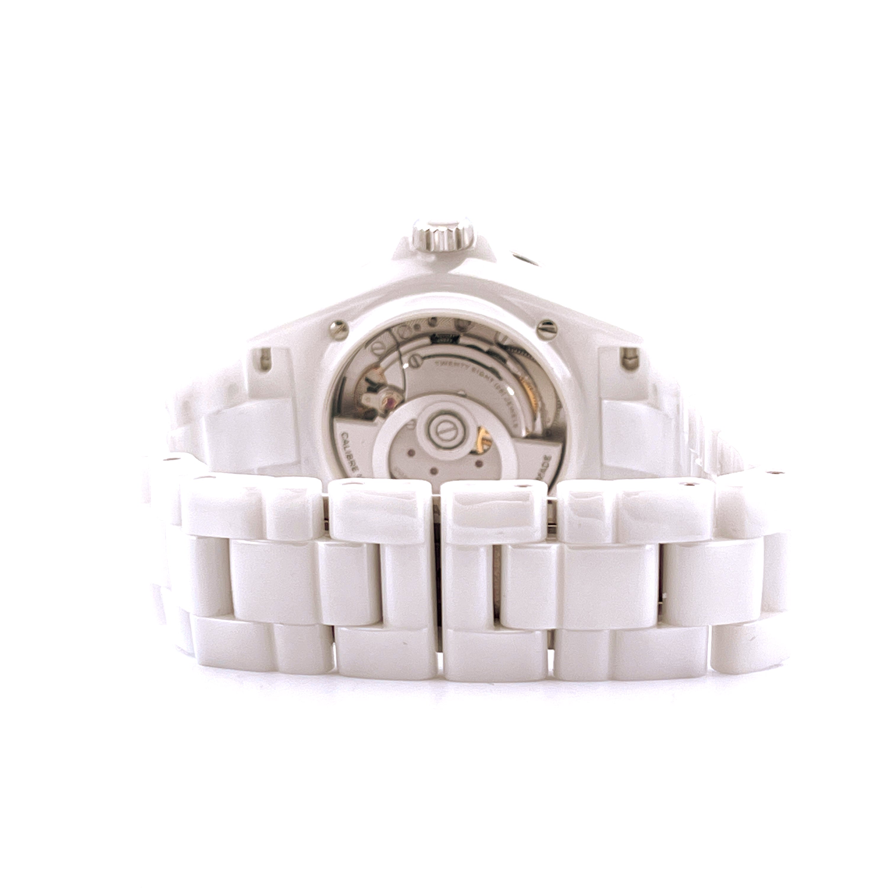 Rückansicht einer Chanel J12 38 mm Keramikuhr mit Automatikwerk und poliertem Keramikarmband
