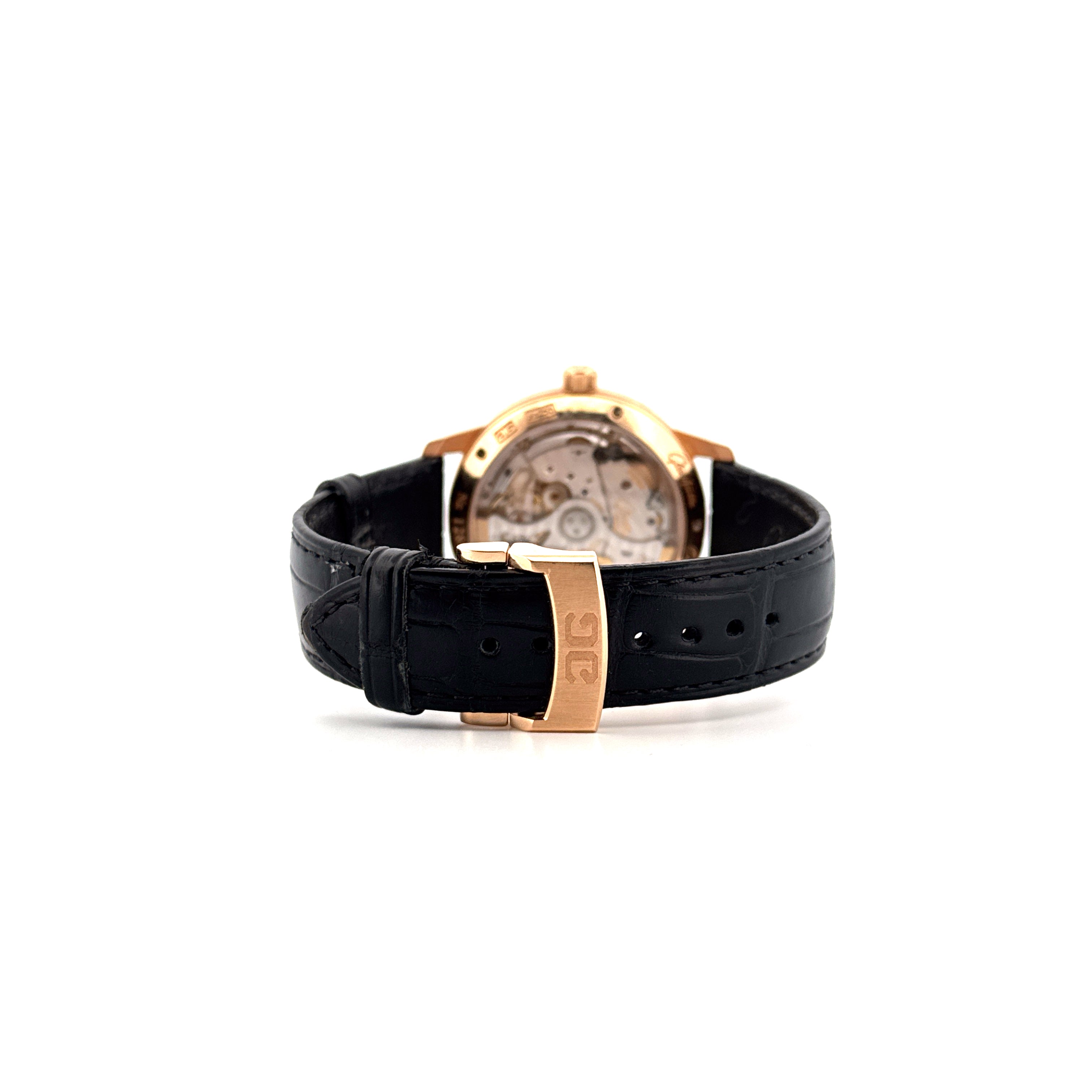 Rückansicht einer Glashütte Original Senator PanoMaticLunar Uhr mit schwarzem Lederarmband und Roségoldschließe