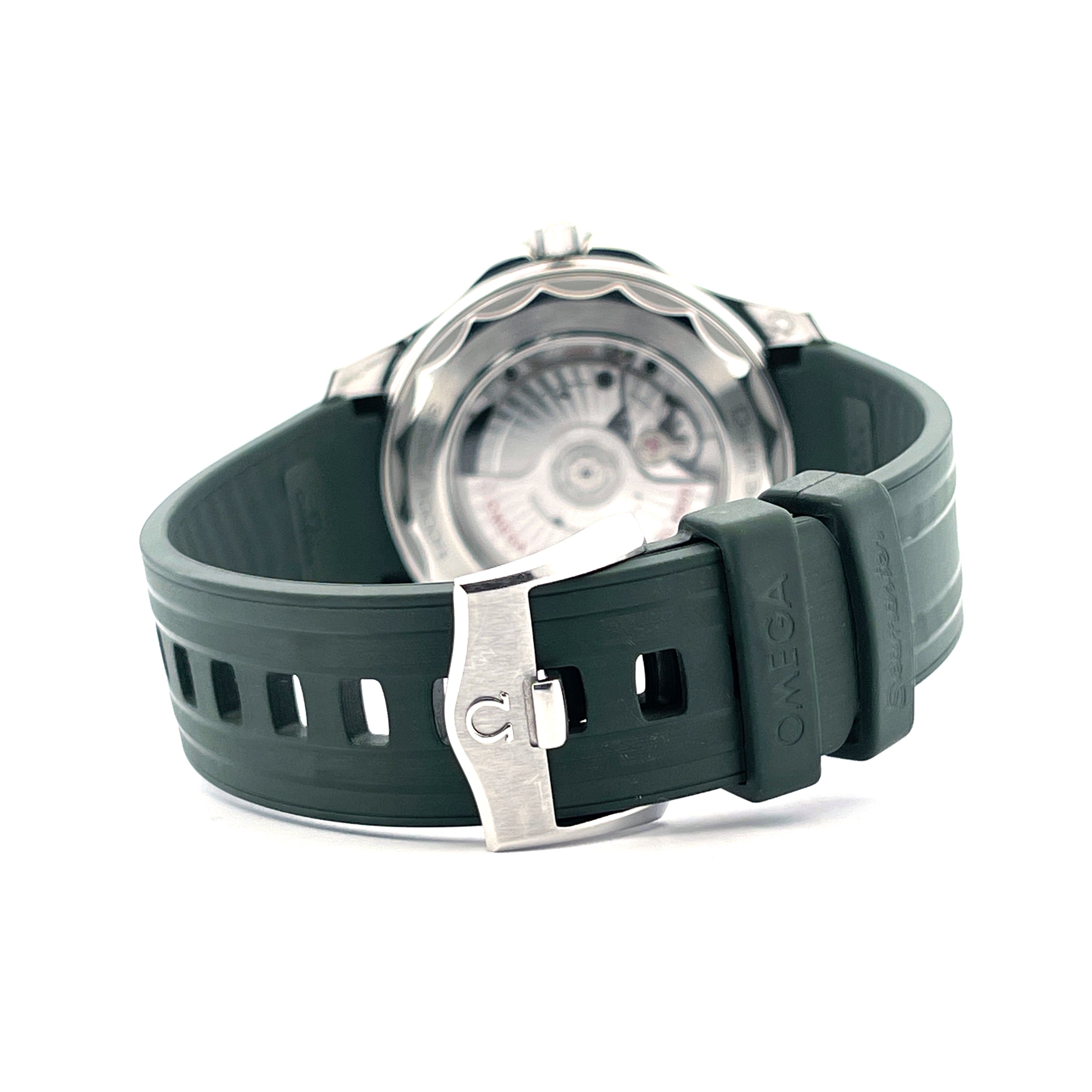 Seamaster Diver 300 M Master Chronometer DIVER 300 / Green Dial / Rubber / Box and Paper / Germany / perfect Condition / Dec. 2025