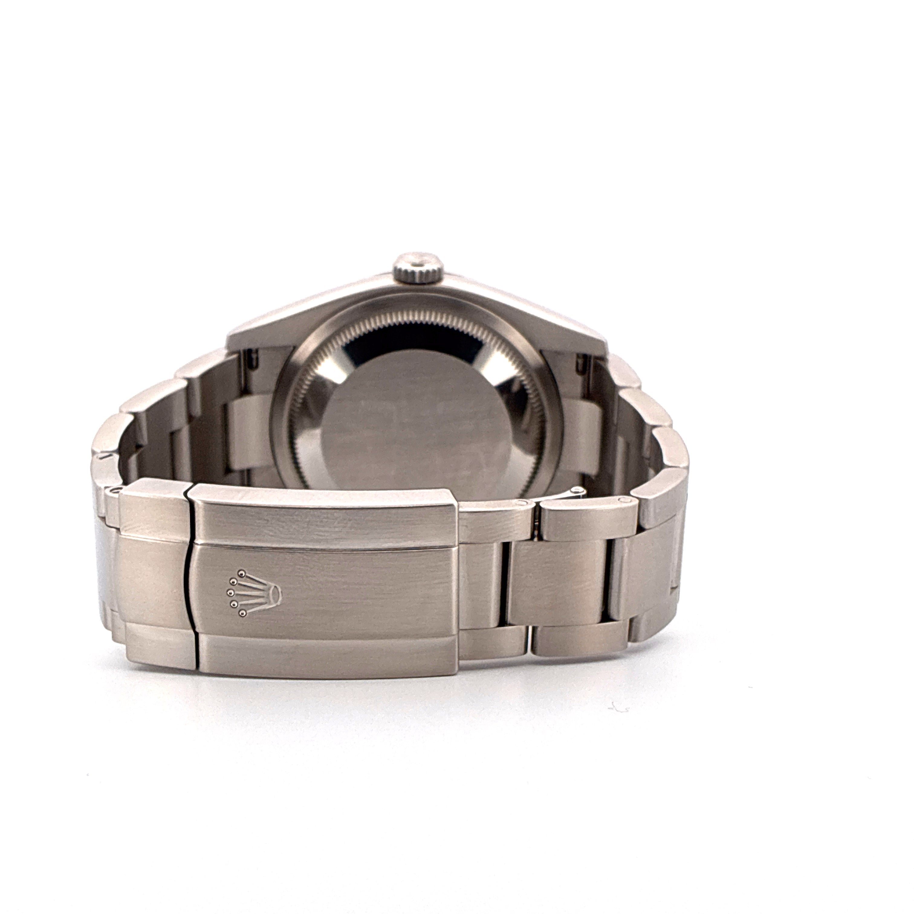 Rolex Oyster Perpetual 36 Stahl Armband mit geschlossener Schließe und gekörntem Gehäuserand auf weißem Hintergrund