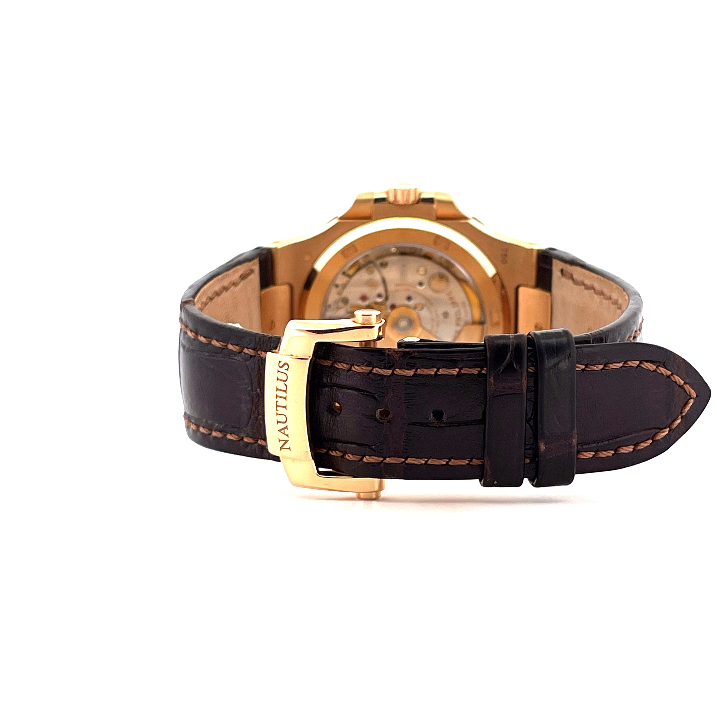 Patek Philippe Nautilus 5711R-001 Rückansicht des goldfarbenen Gehäuses mit Lederarmband und Schließe