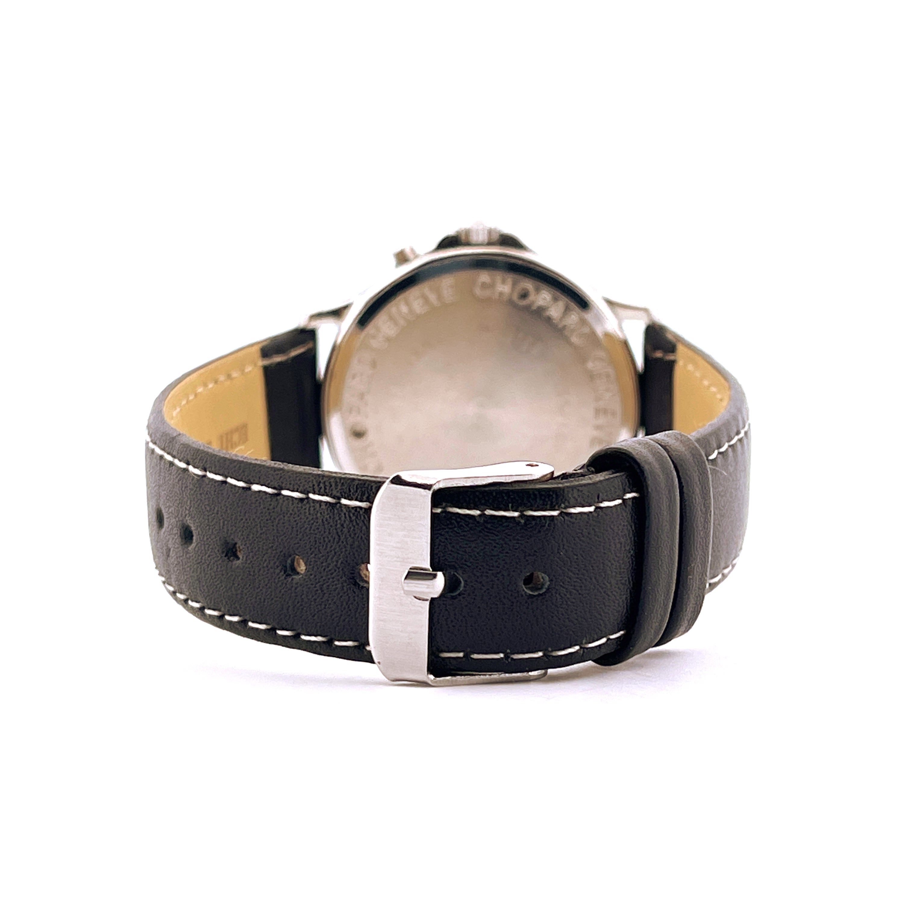 Rückansicht eines Chopard Mille Miglia Monopusher mit schwarzem Lederarmband und Metallschnalle