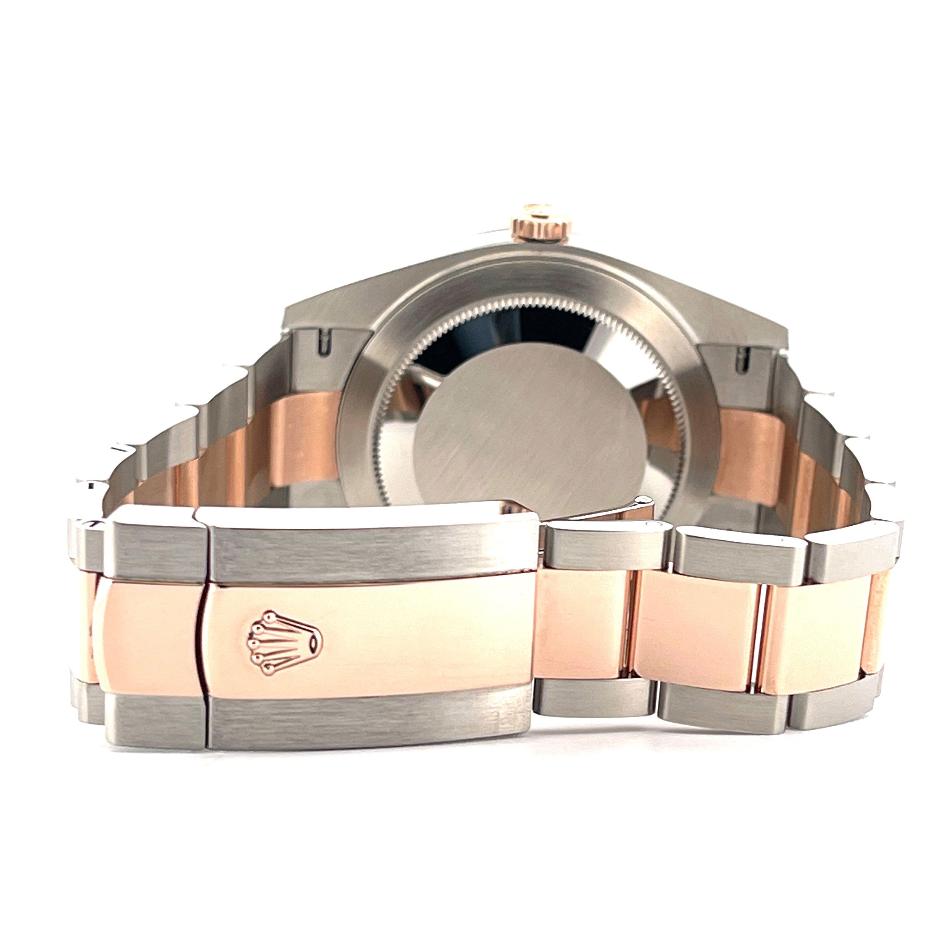 Rolex Datejust 41 mit Edelstahl- und Goldarmband, von hinten mit Schließe