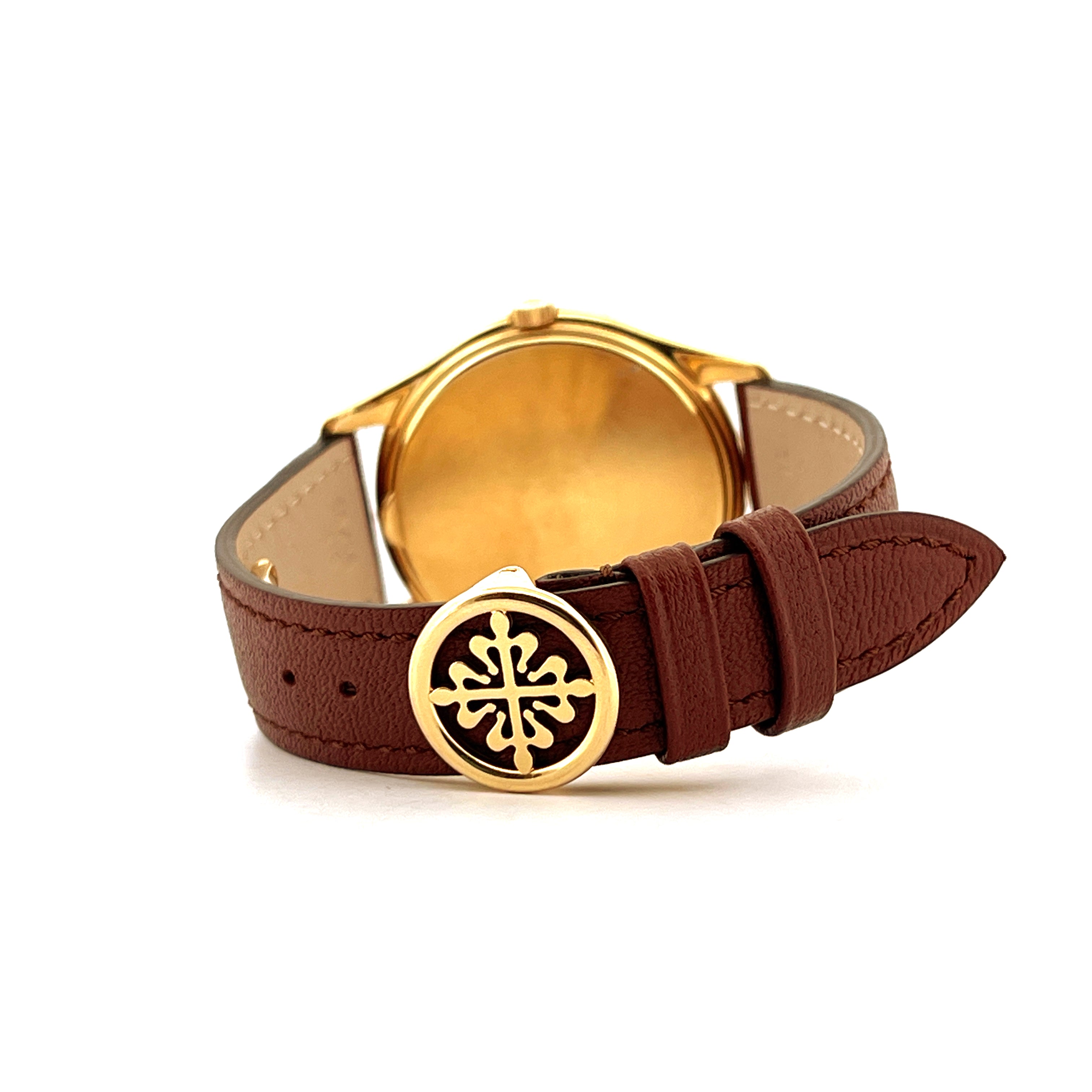 Patek Philippe Perpetual Calendar 3940J-017, Rückansicht mit braunem Lederarmband und goldenem Emblem