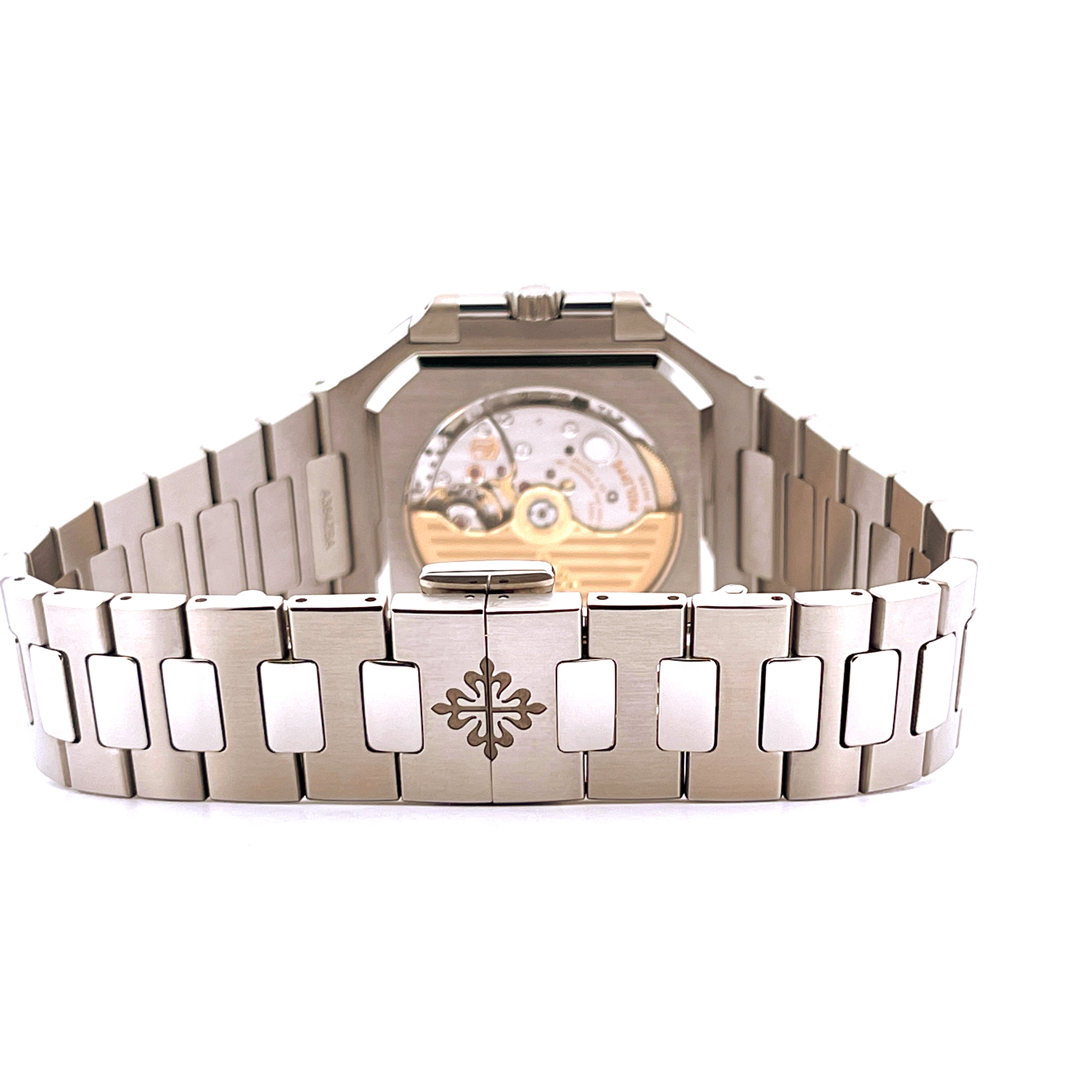 Patek Philippe Cubitus Steel Green Dial Rückansicht eines Edelstahlarmbands mit dem Calatrava-Kreuz