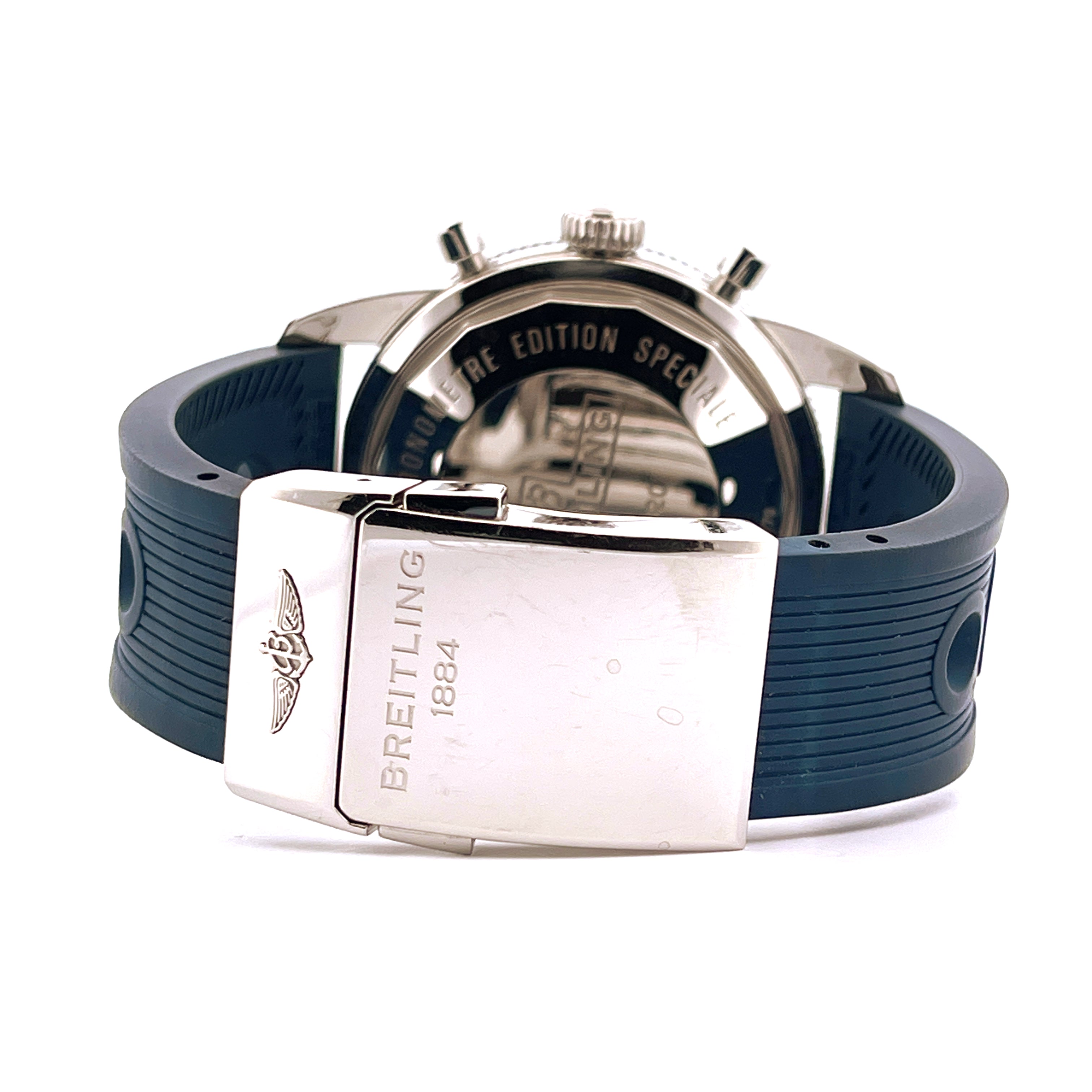 Breitling Superocean Heritage Chronograph Rückansicht mit blauem Kautschukband und stählerner Dornschließe