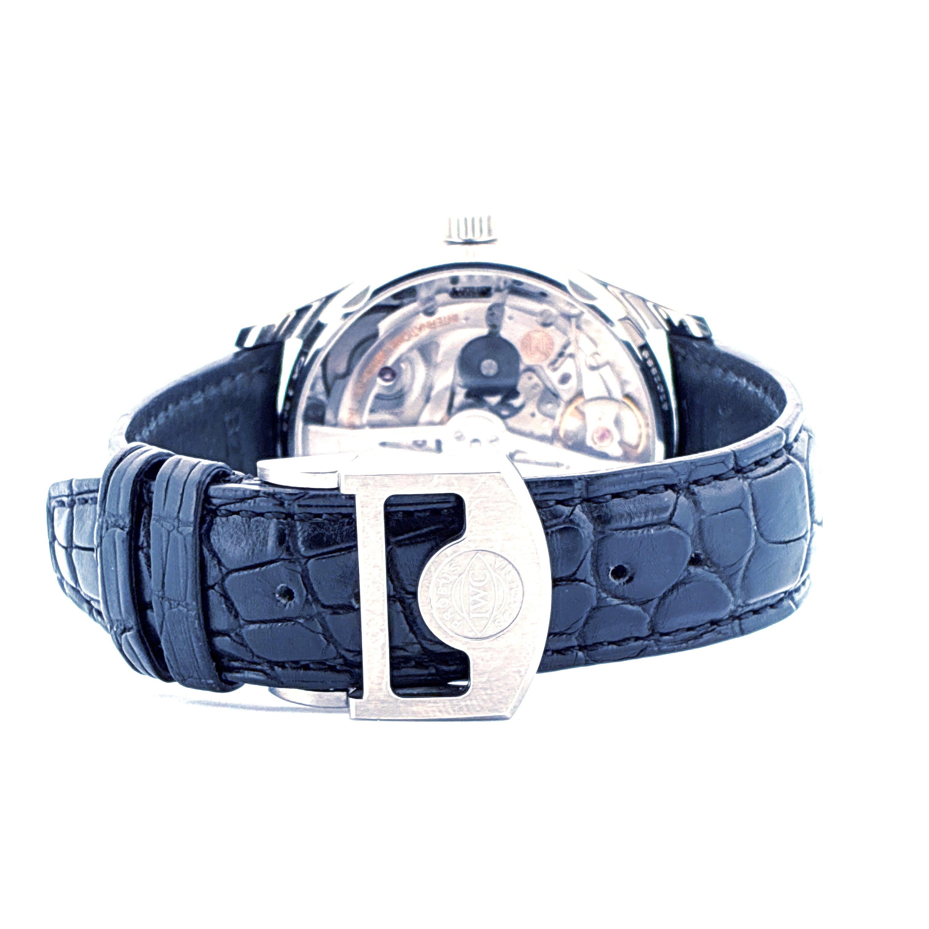 Rückansicht eines IWC Portugieser Chronographen mit Lederarmband und Faltschliesse auf weissem Hintergrund