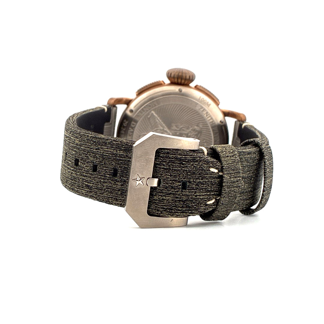 Zenith Pilot Type 20 Chronograph Adventure Rückseite mit bronzener Krone und olivgrünem Textilarmband