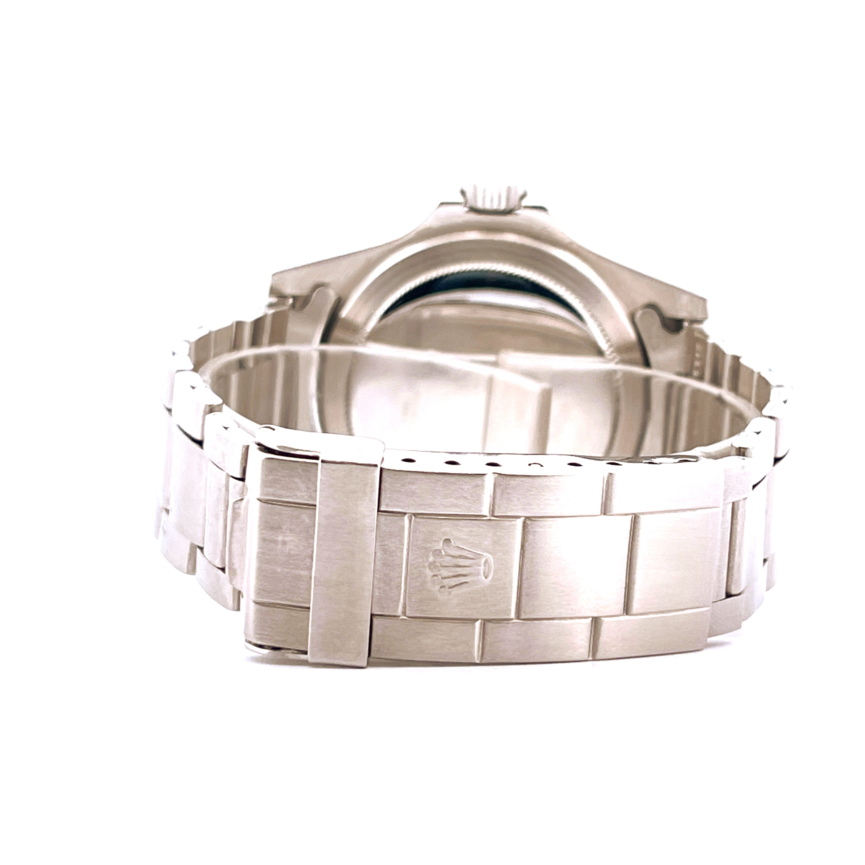Nahaufnahme der Schließe eines Rolex Submariner Date MK5 von 1972 in Stahl auf weißem Hintergrund