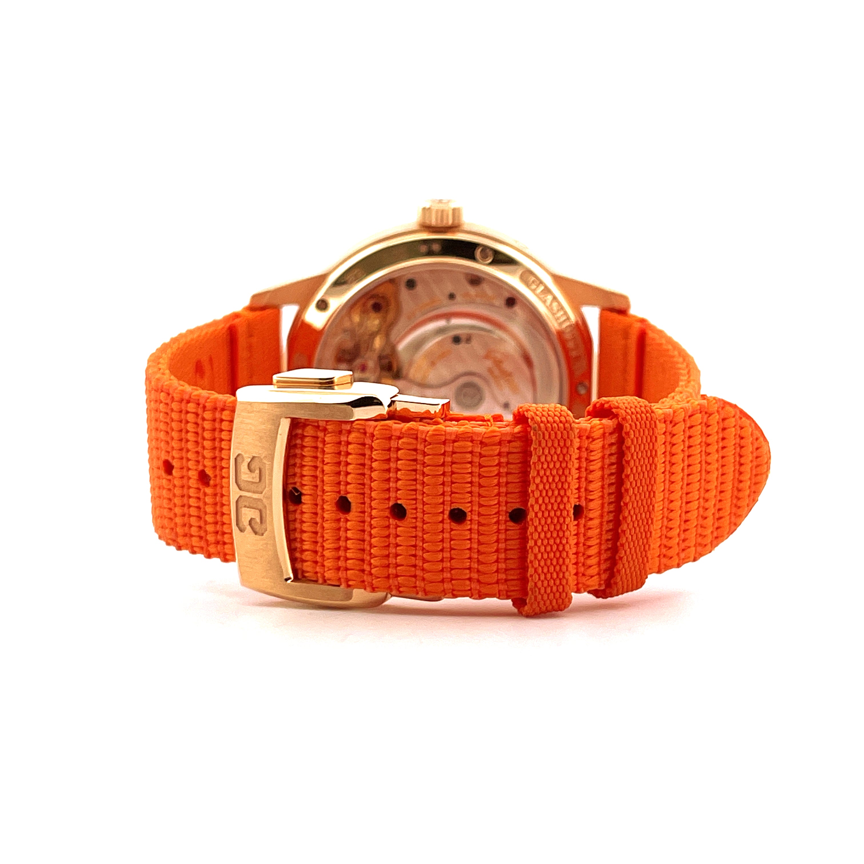 Glashütte Original Panomaticcalendar Roségold im Detail mit orangefarbenem Textilarmband und Dornschließe