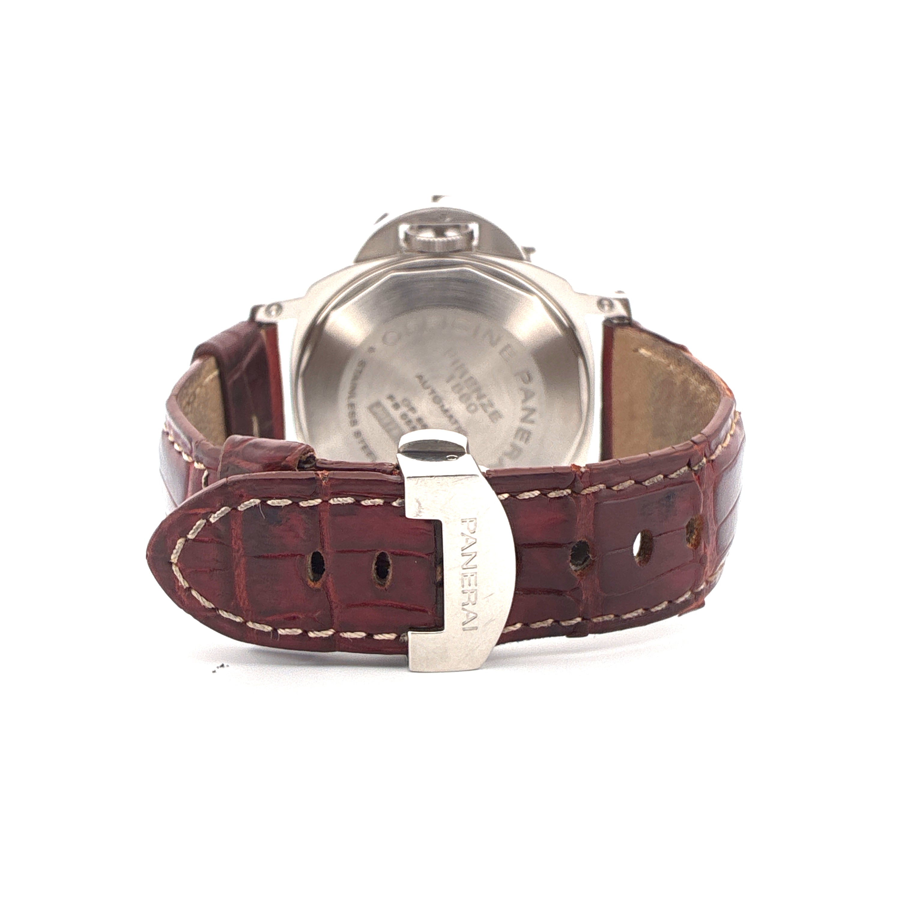 Rückansicht einer Panerai Luminor Power Reserve Automatikuhr mit rotem Lederarmband