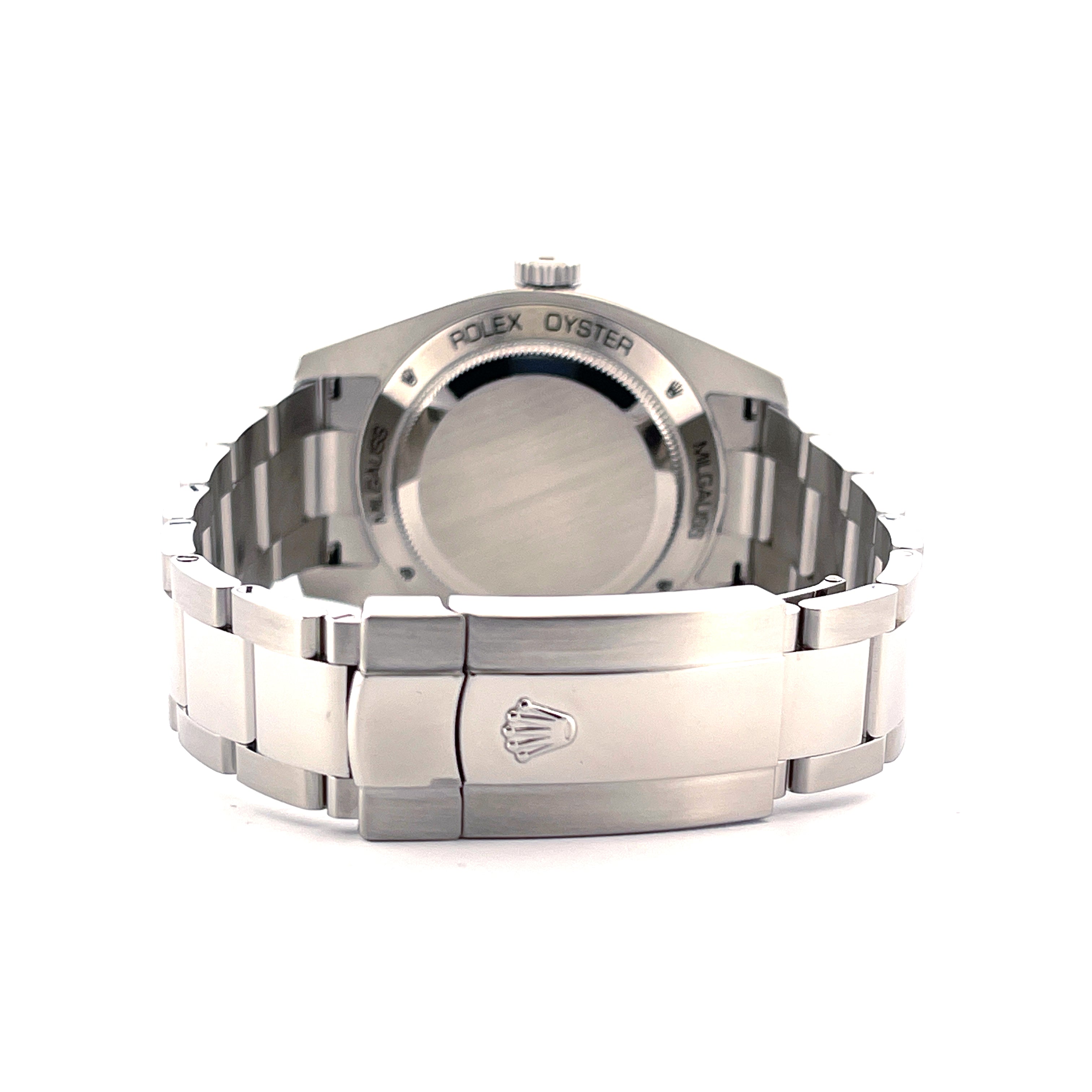 Rolex Milgauss 116400, Rückansicht einer Edelstahluhr mit Armband und Schließe, auf weißem Hintergrund