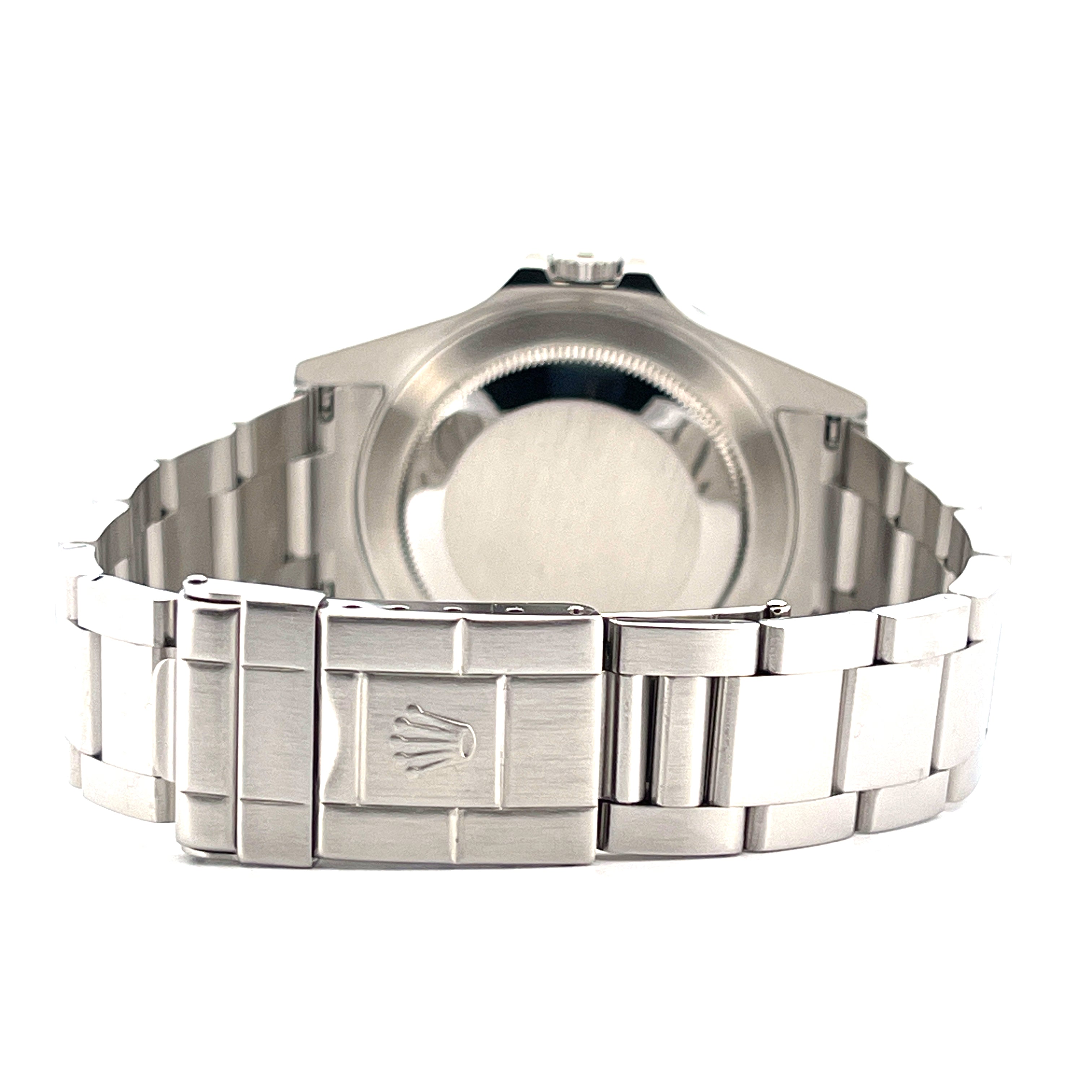 Rückansicht einer Rolex Explorer II 16570 mit Stahlarmband und polierter Schließe