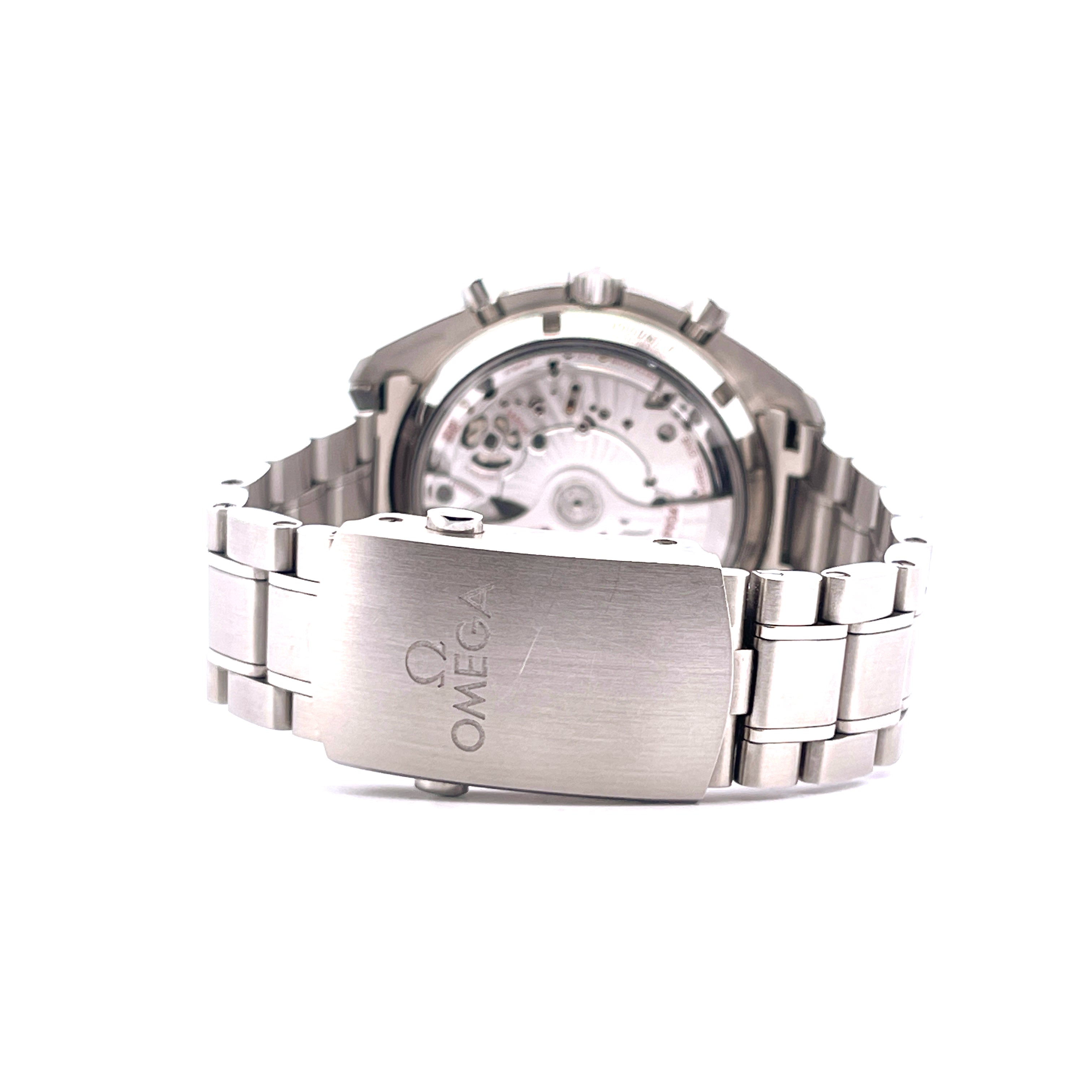 Omega Speedmaster Moonwatch Moonphase 44,25 Automatic 2018 Rückansicht mit offener Edelstahlschließe und Werk