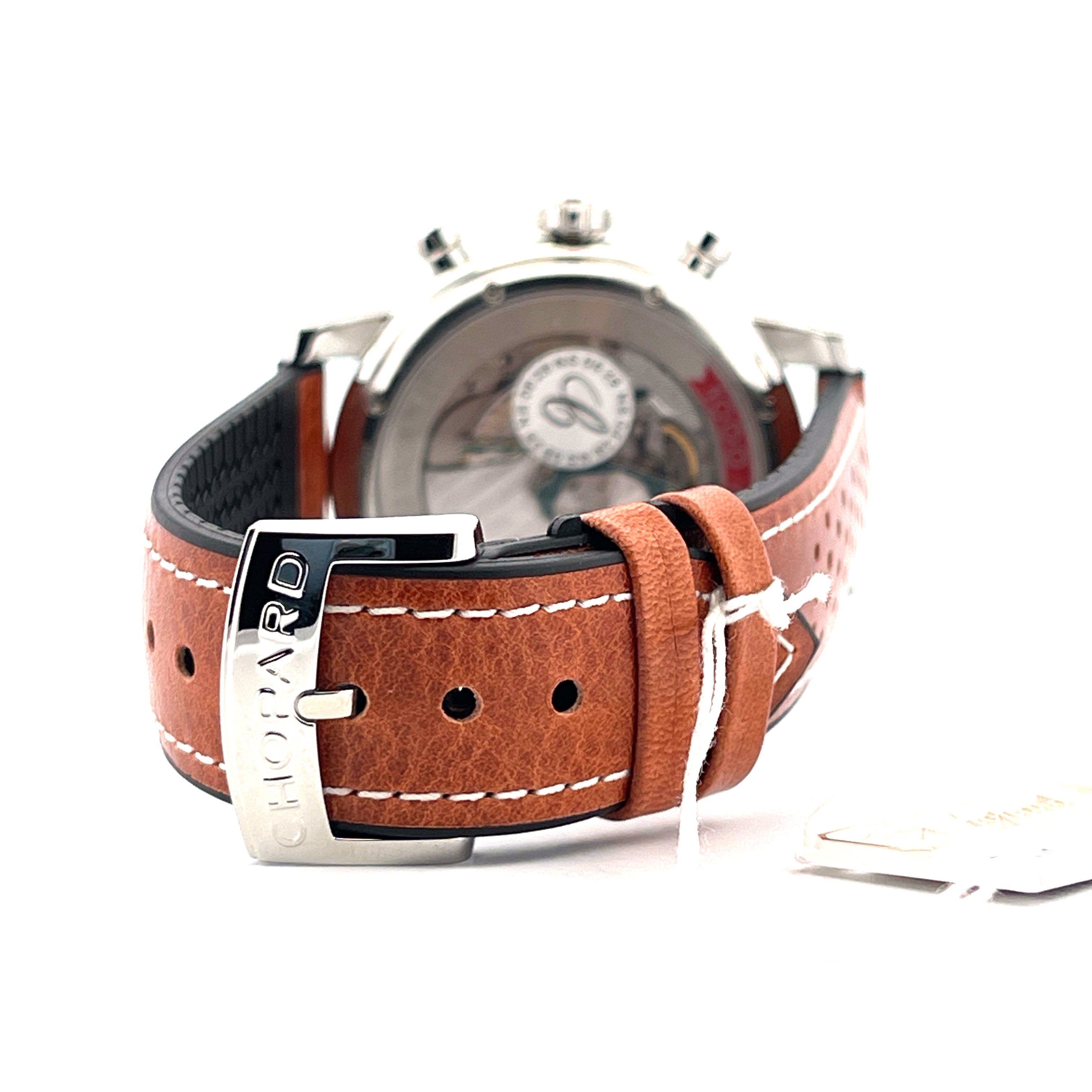 Chopard Mille Miglia SYLT Edition mit braunem Lederarmband und polierter Chopard-Schließe im Detail