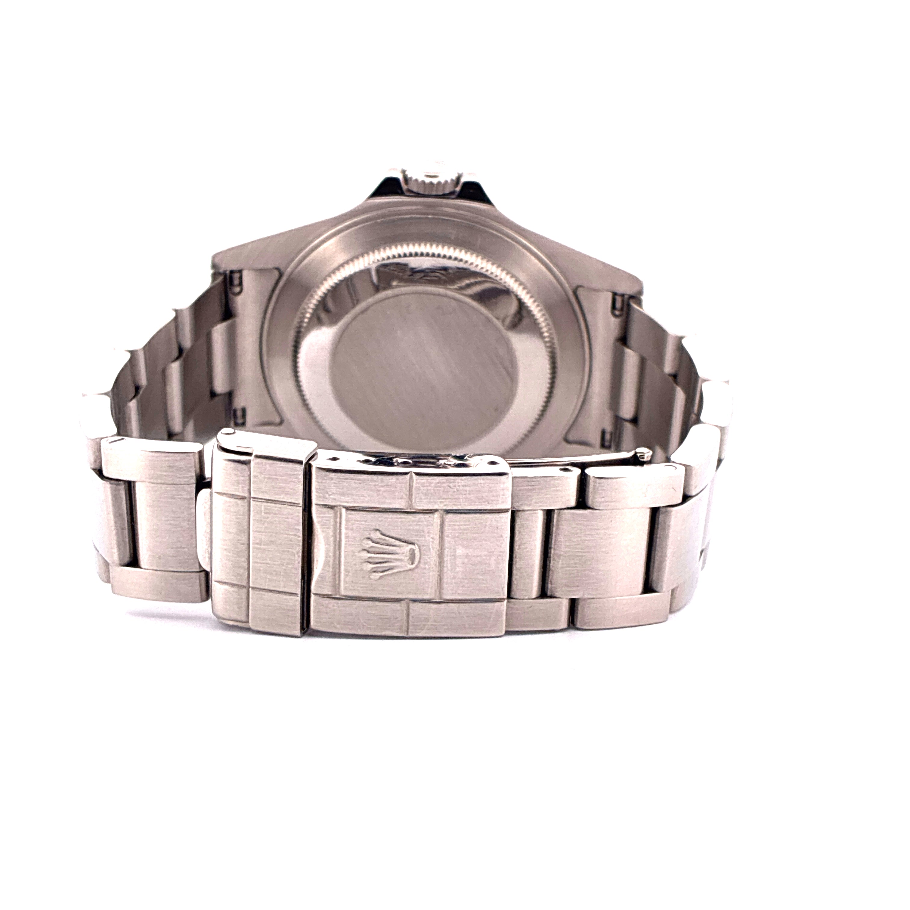 Rückansicht einer Rolex Explorer II mit Stahlarmband und charakteristischer Schließe