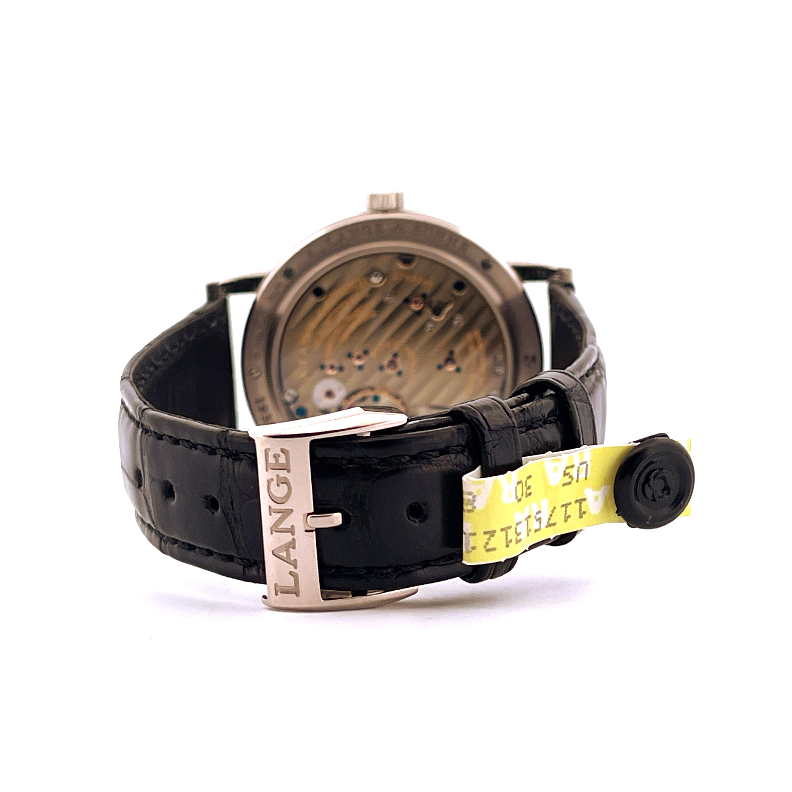A. Lange & Söhne 1815 Weißgold 40 mm Rückseite mit Ziernaht und schwarzem Lederarmband mit Schließe