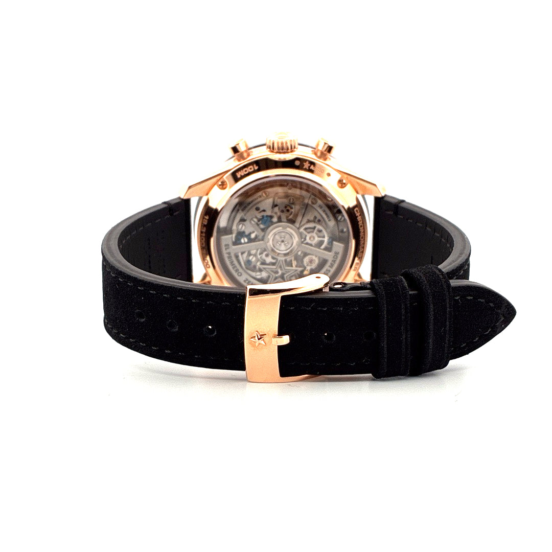 Rückansicht einer Zenith Chronomaster Sport Roségold mit schwarzem Lederband und sichtbarem Uhrwerk