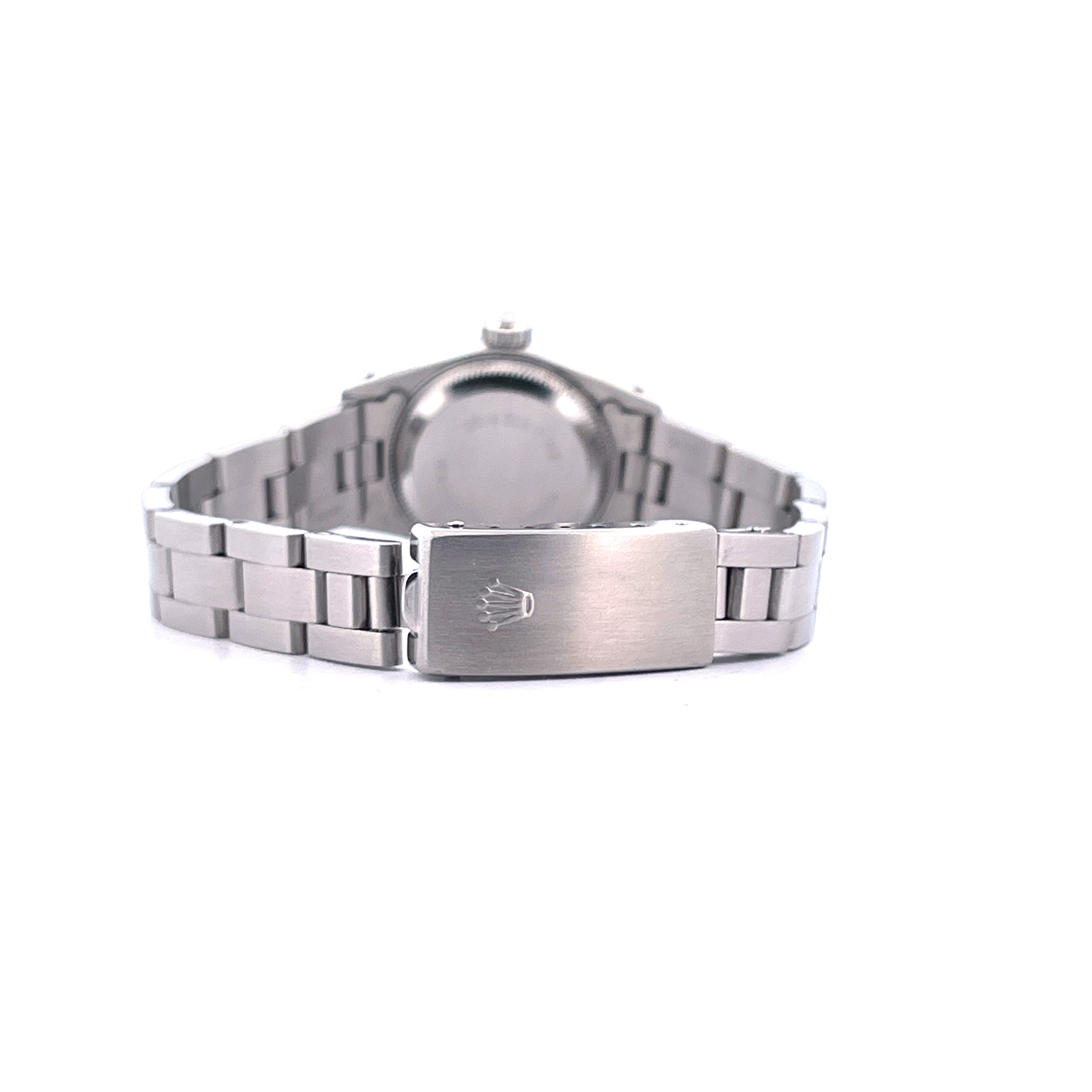 Detailansicht einer gebrauchten Rolex Oyster Perpetual Lady Uhr aus Edelstahl mit Schließe und dem Kronenlogo