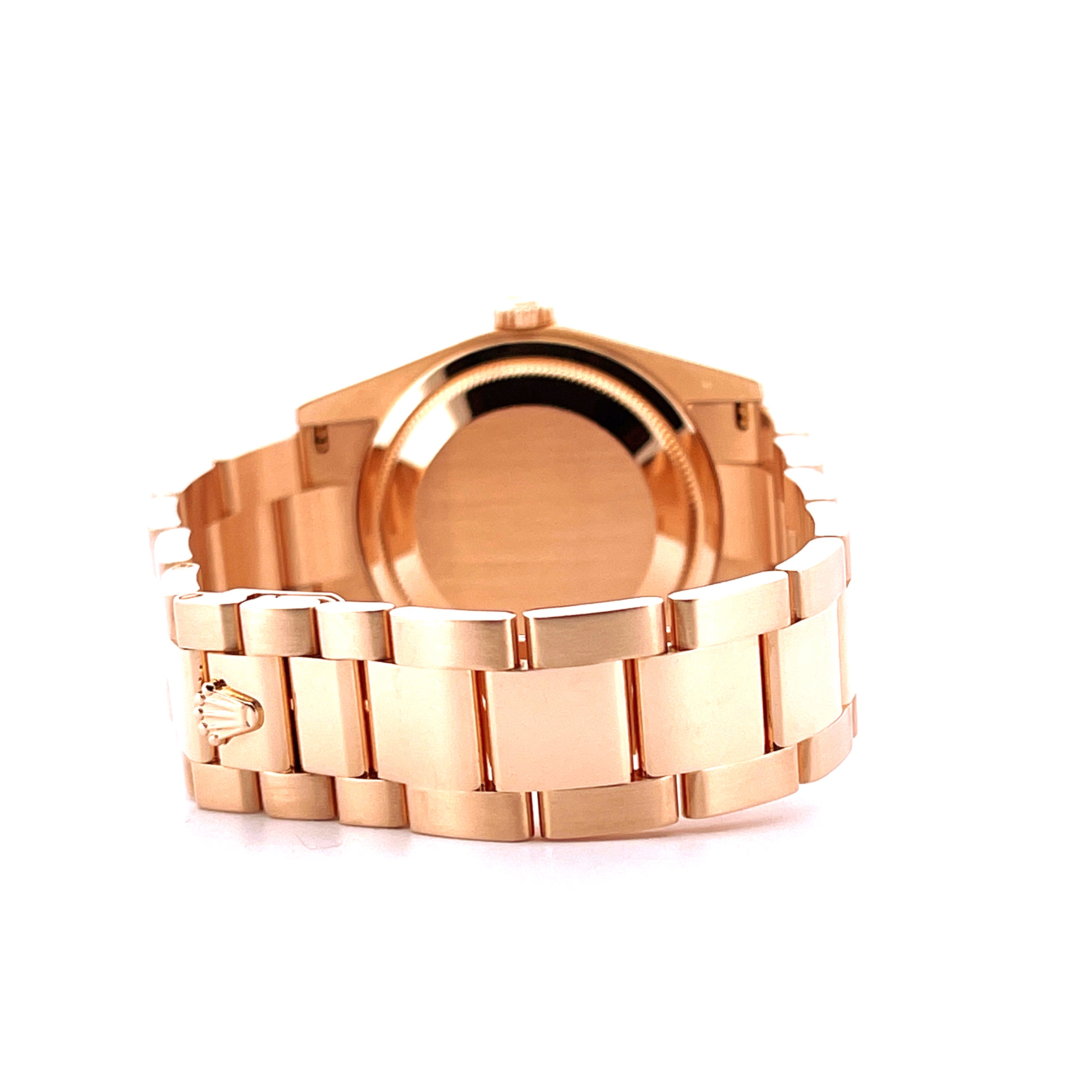 Seitenansicht einer Rolex Day-Date 36 aus Roségold mit einem President-Armband