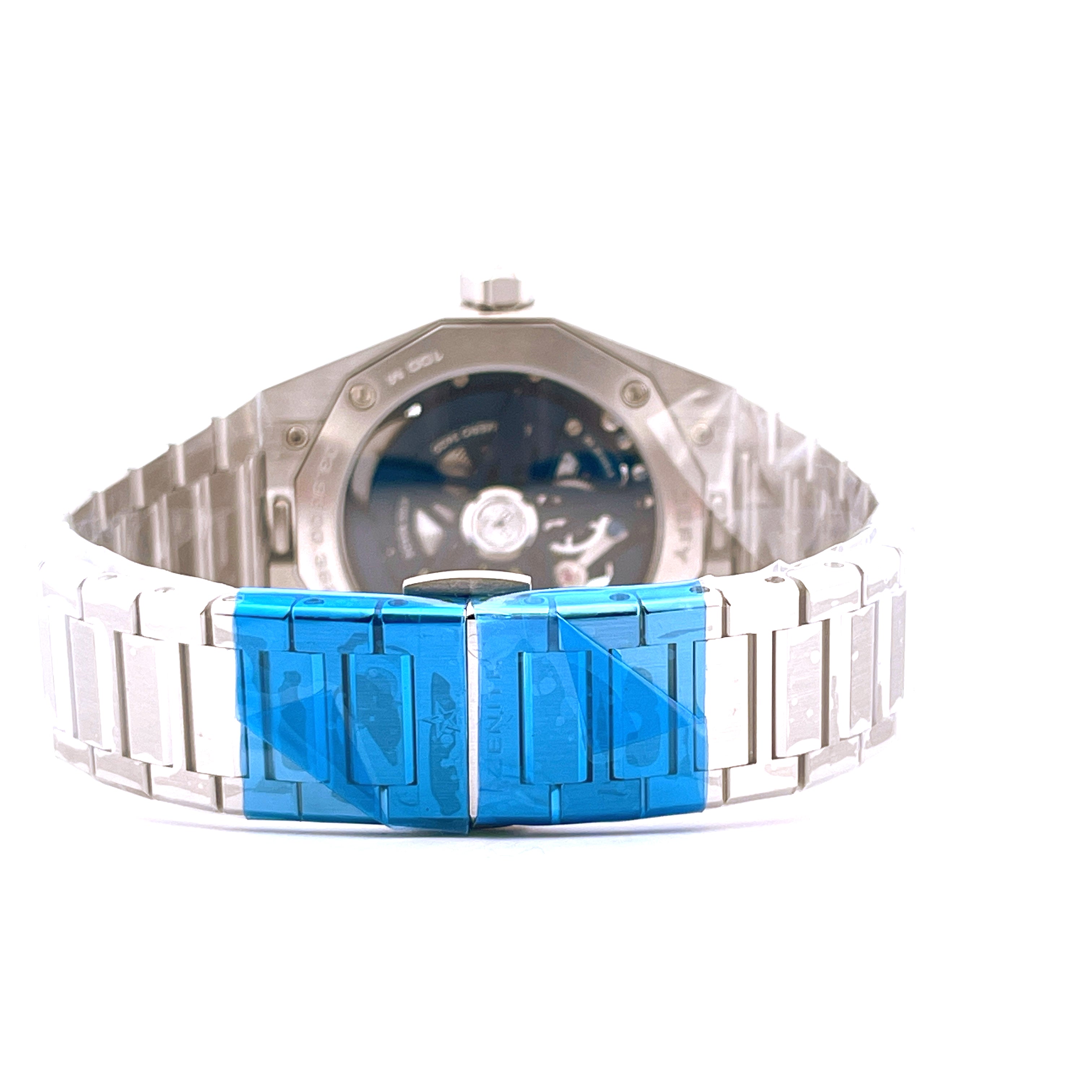 Zenith Defy Skyline Skeleton im Detail von hinten mit Edelstahluhrband und blauer Schutzfolie