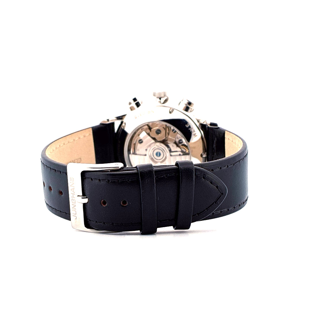 Junghans Meister Chronoscope Rueckseite mit sichtbarem Edelstahl-Automatikwerk und schwarzem Lederarmband