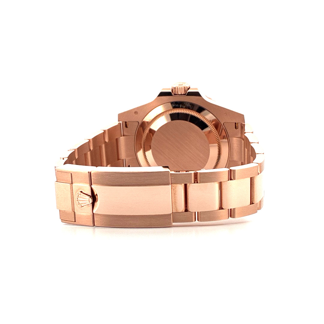 Rolex GMT-Master II Roségold (2022) von hinten, roségoldenes Armband mit Schließe und poliertem Gehäuseboden