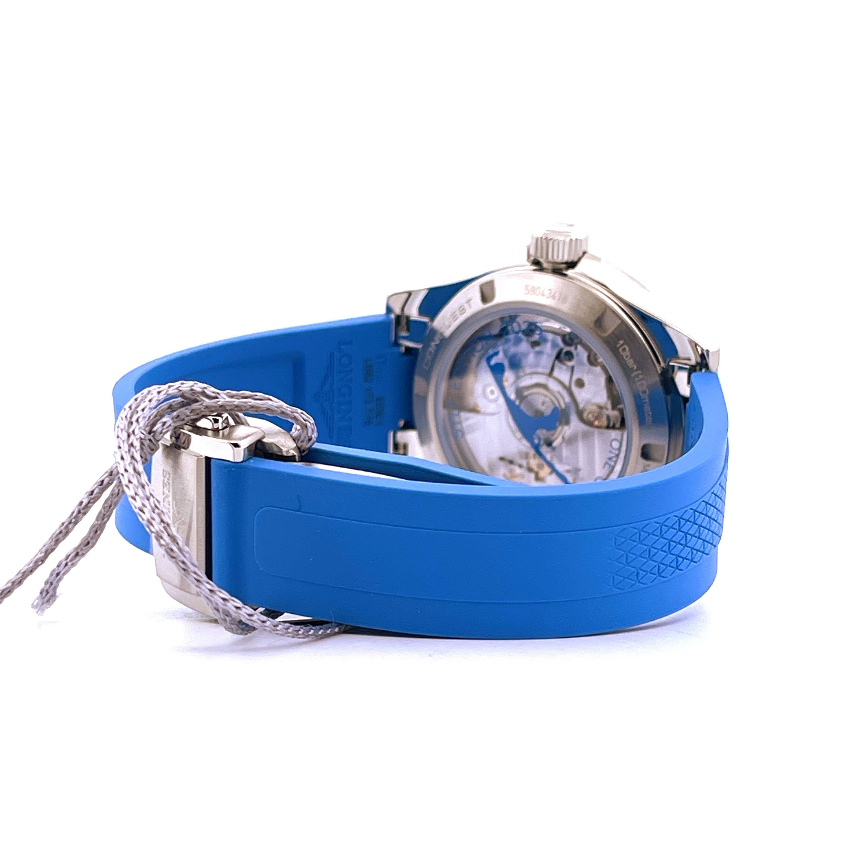 Rückseitenansicht einer Longines Conquest Lady Rubber SYLT EDITION Uhr mit blauem Armband