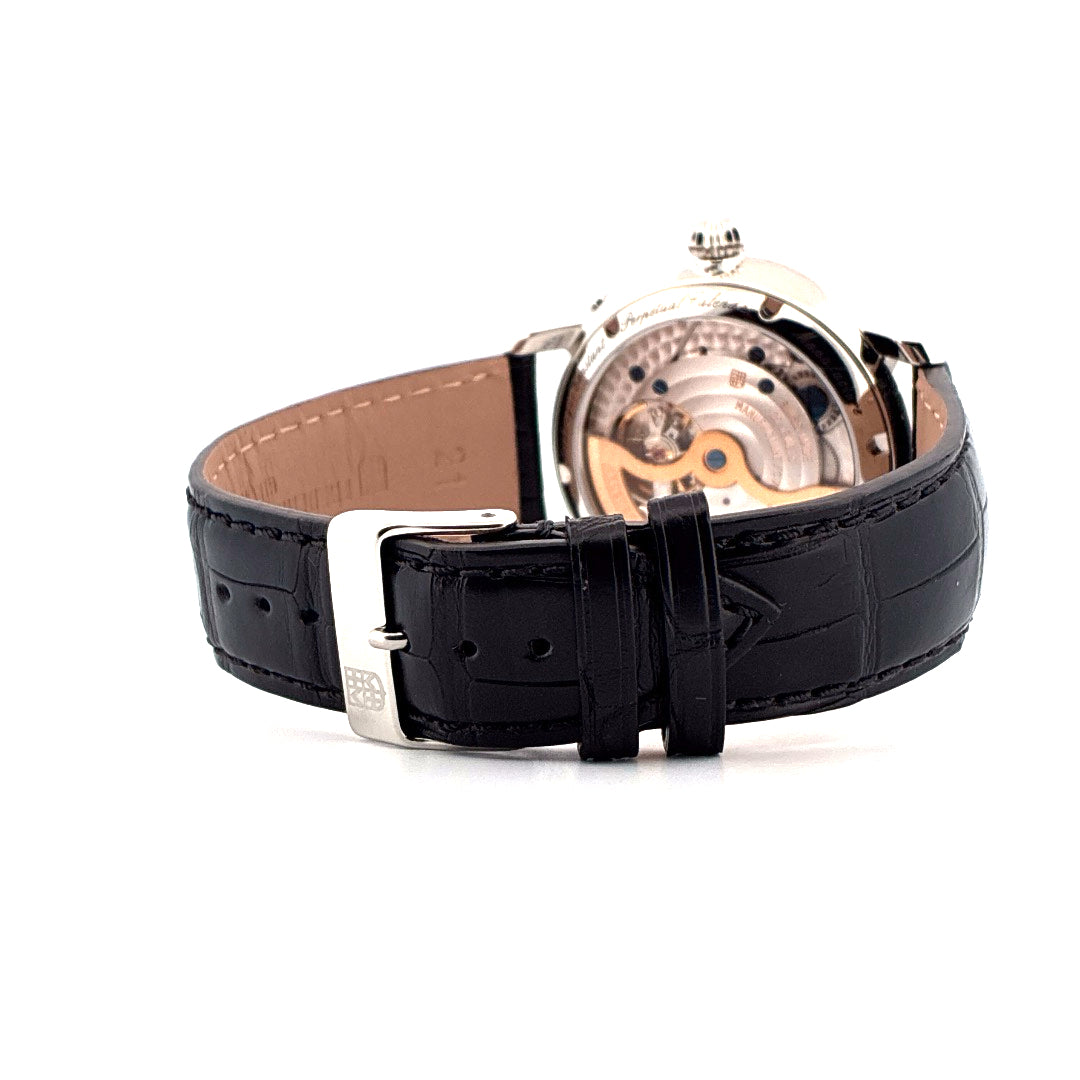 Rückansicht einer Frederique Constant Classics Manufacture Ewiger Kalender Automatik Uhr mit schwarzem Lederarmband und Ed…