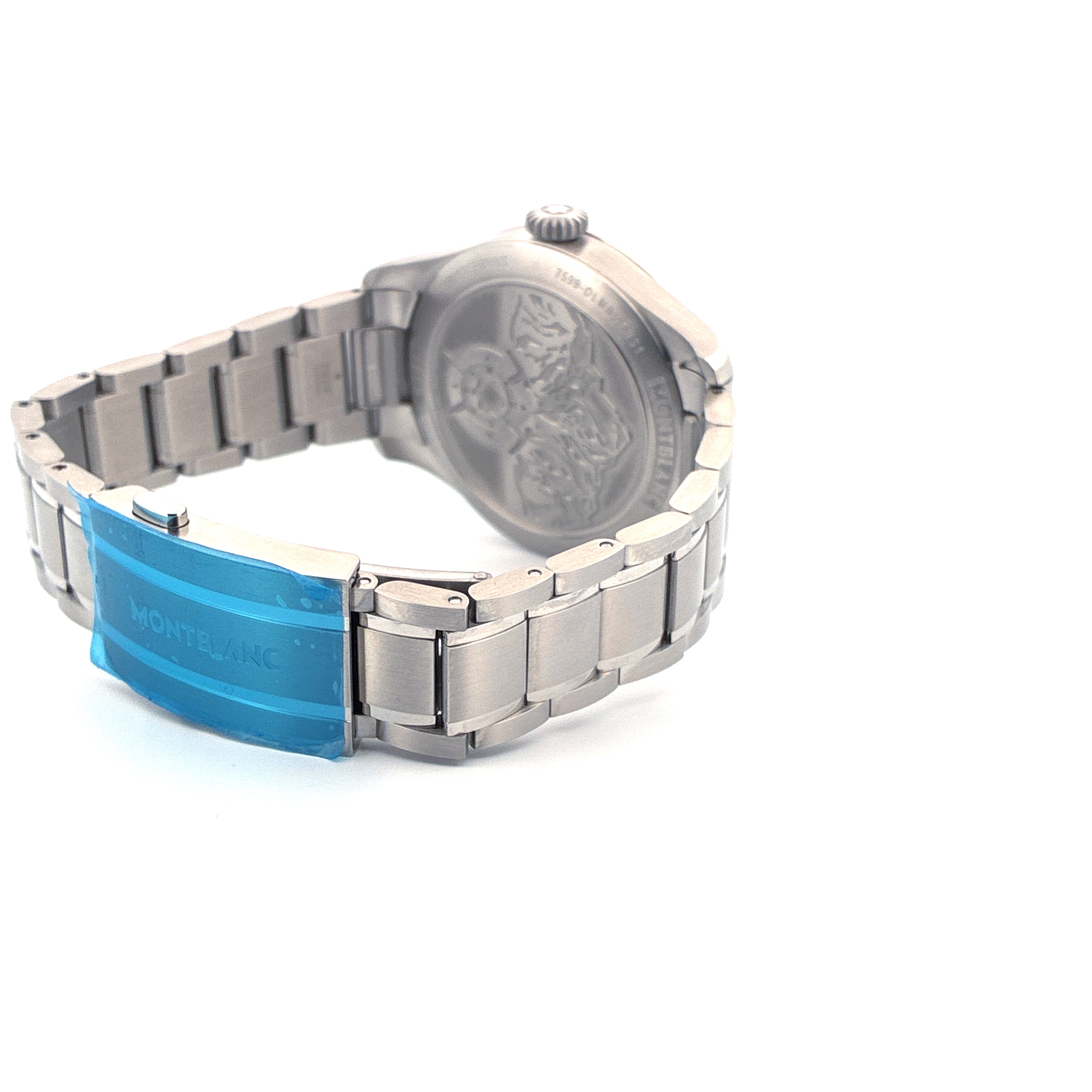 Montblanc 1858 Automatic Date 0 Oxygen Rückseite mit Montblanc-Schriftzug auf blauem Schutzband