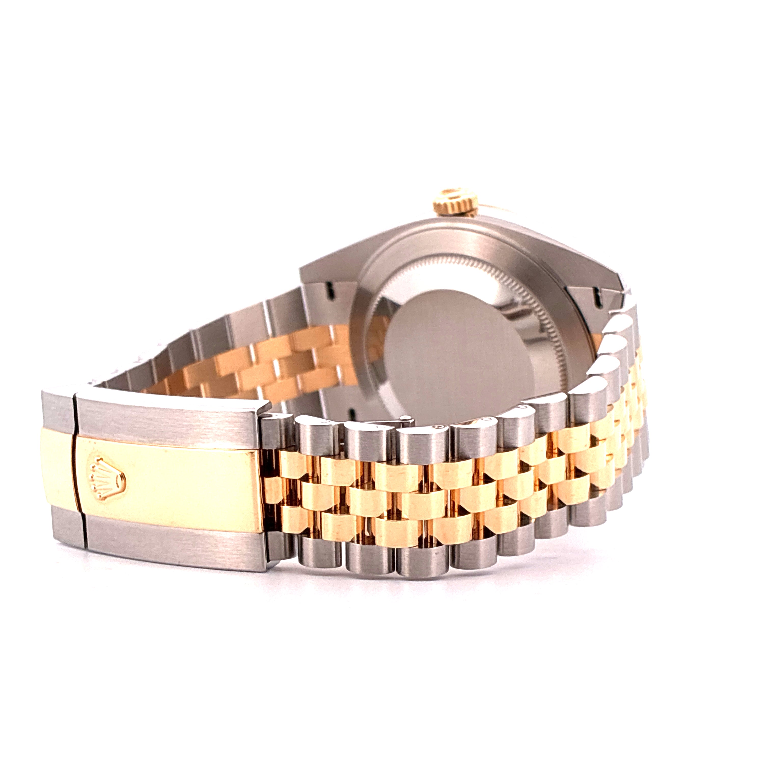 Rolex Datejust 41 Bicolor Armband und Schließe im Detail, Seitenansicht auf weißem Hintergrund
