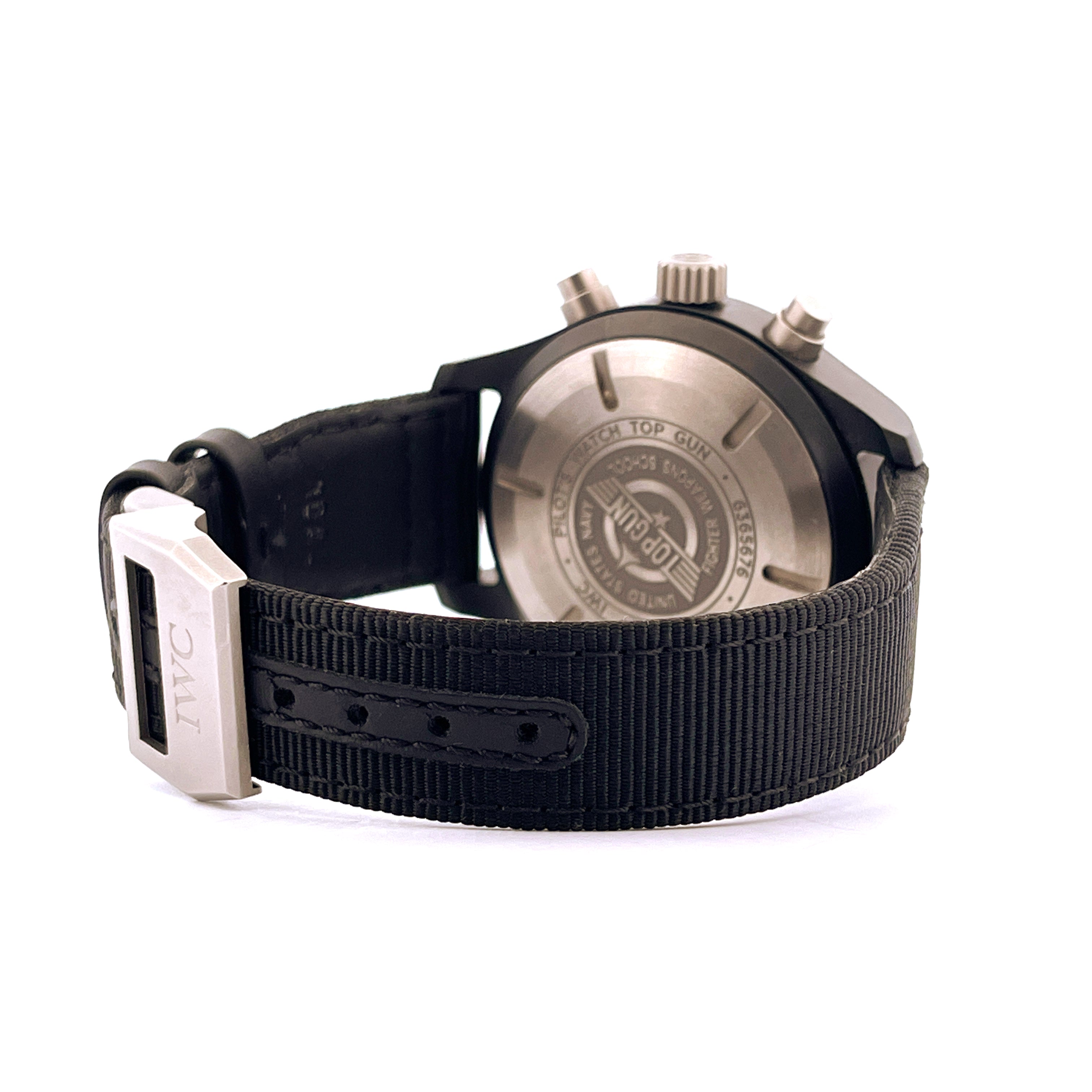IWC Pilot Chronograph Ceramic Day&Date von 2022 im Detail, mit schwarzem Textilarmband und IWC-Schließe
