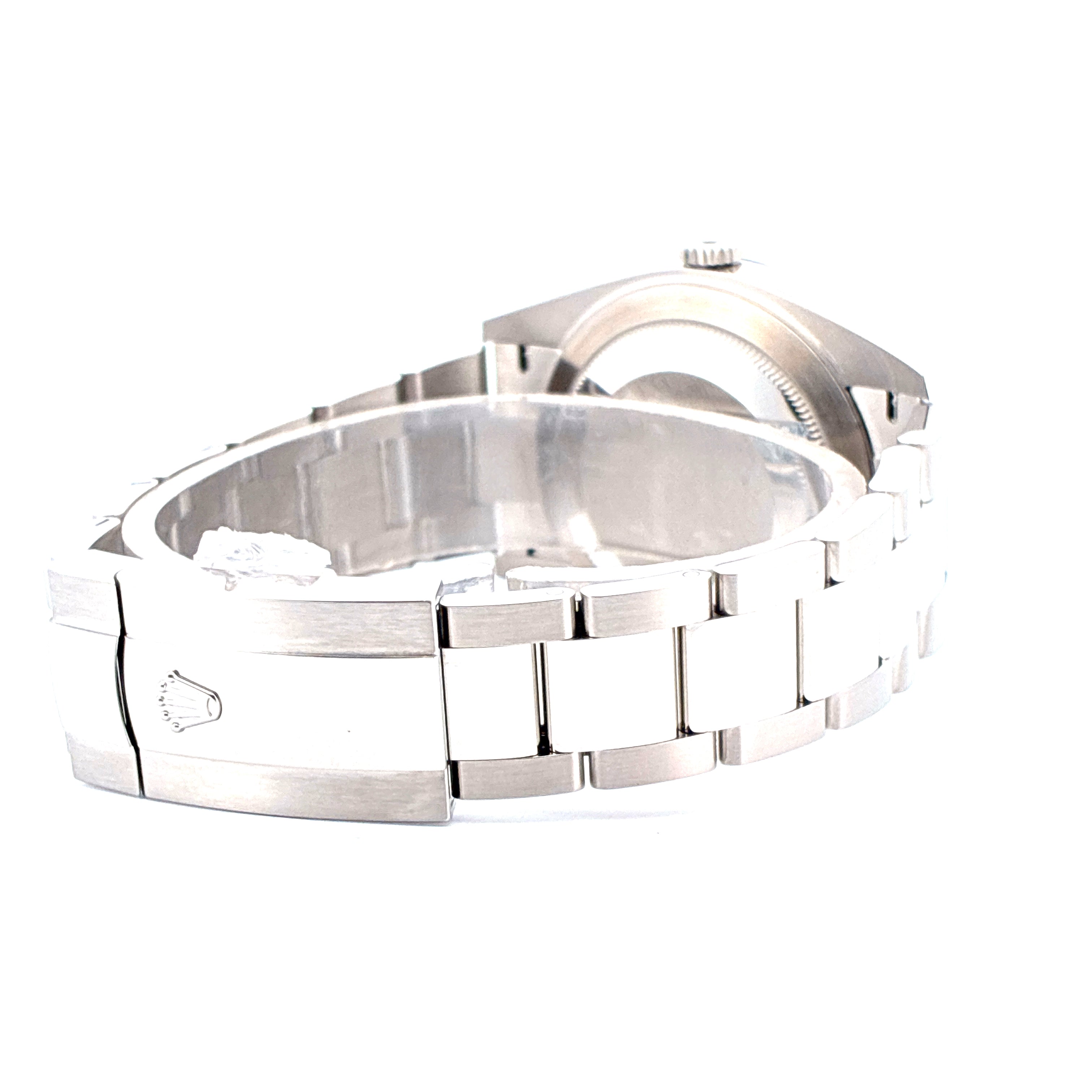 Rolex Datejust 41 Uhr in Stahl mit silbernem Armband und Schließe von der Seite