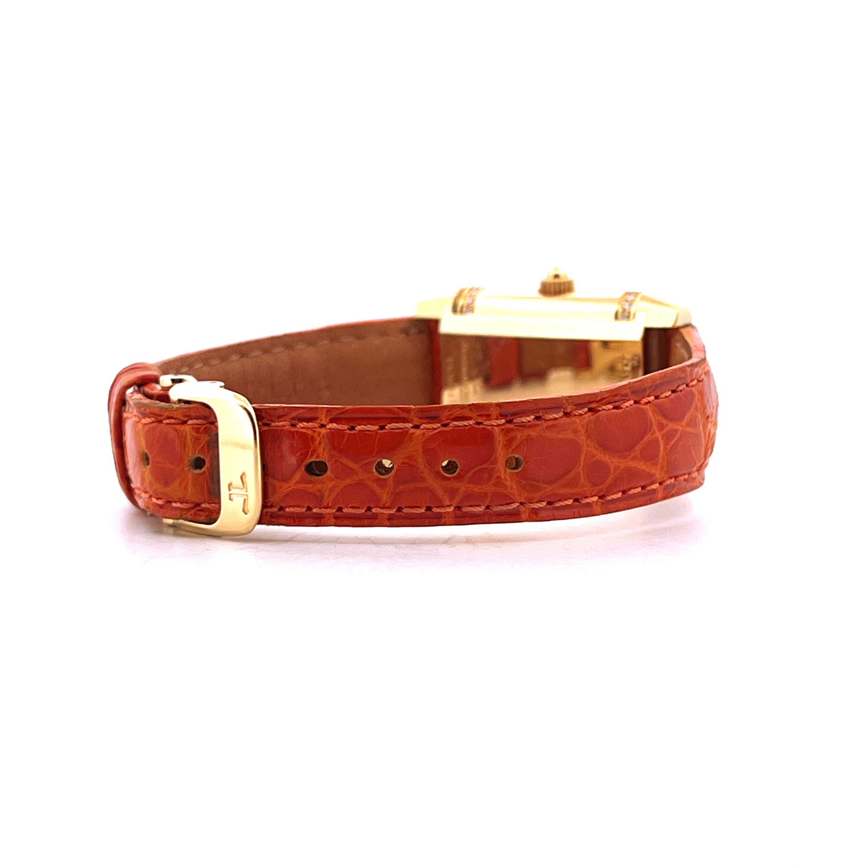 Seitenansicht einer Jaeger-LeCoultre Reverso Duetto aus Gelbgold mit einem orangen Lederarmband