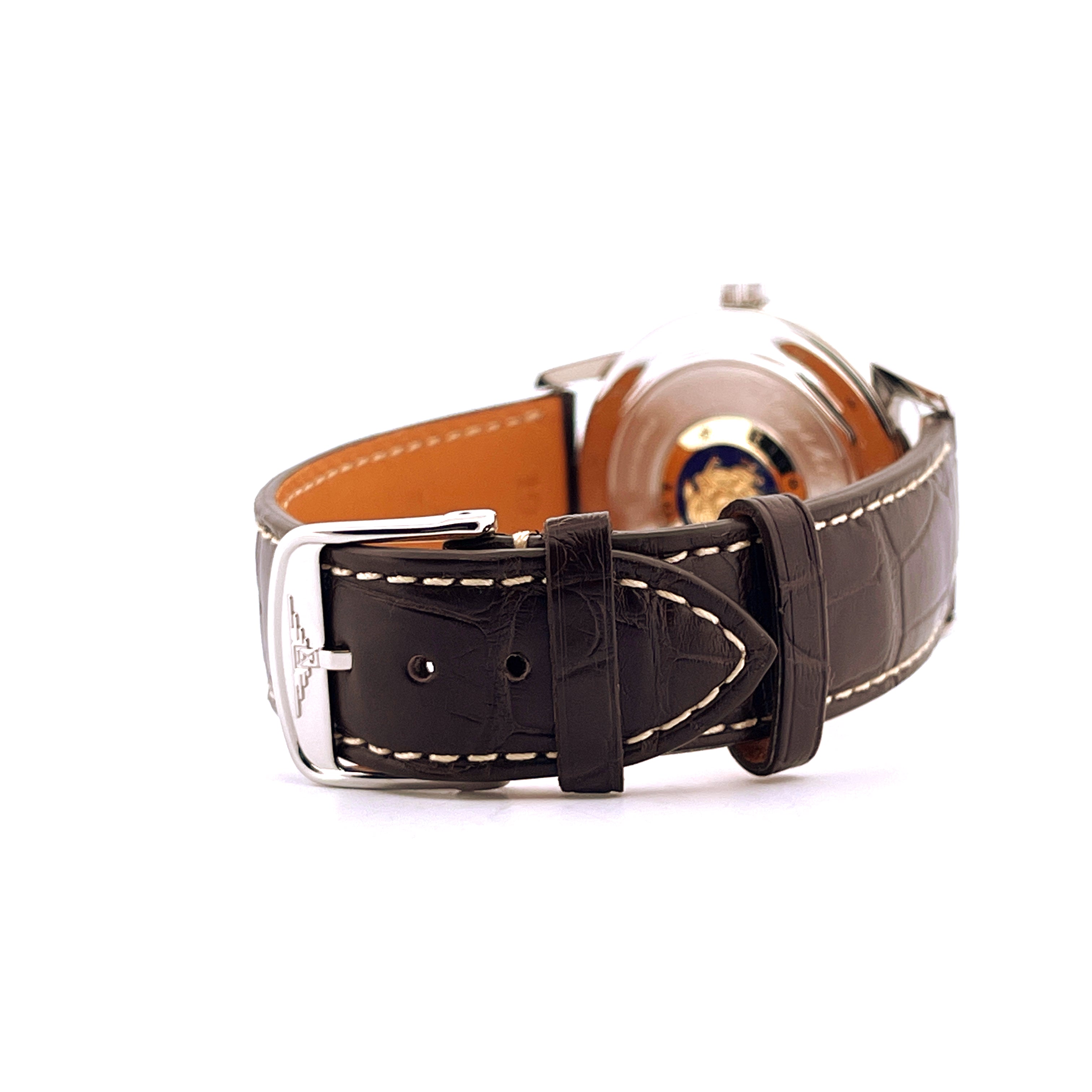 Longines Flagship Heritage Automatic von der Seite, braunes Kroko-Lederarmband mit weißer Naht und Silberschließe