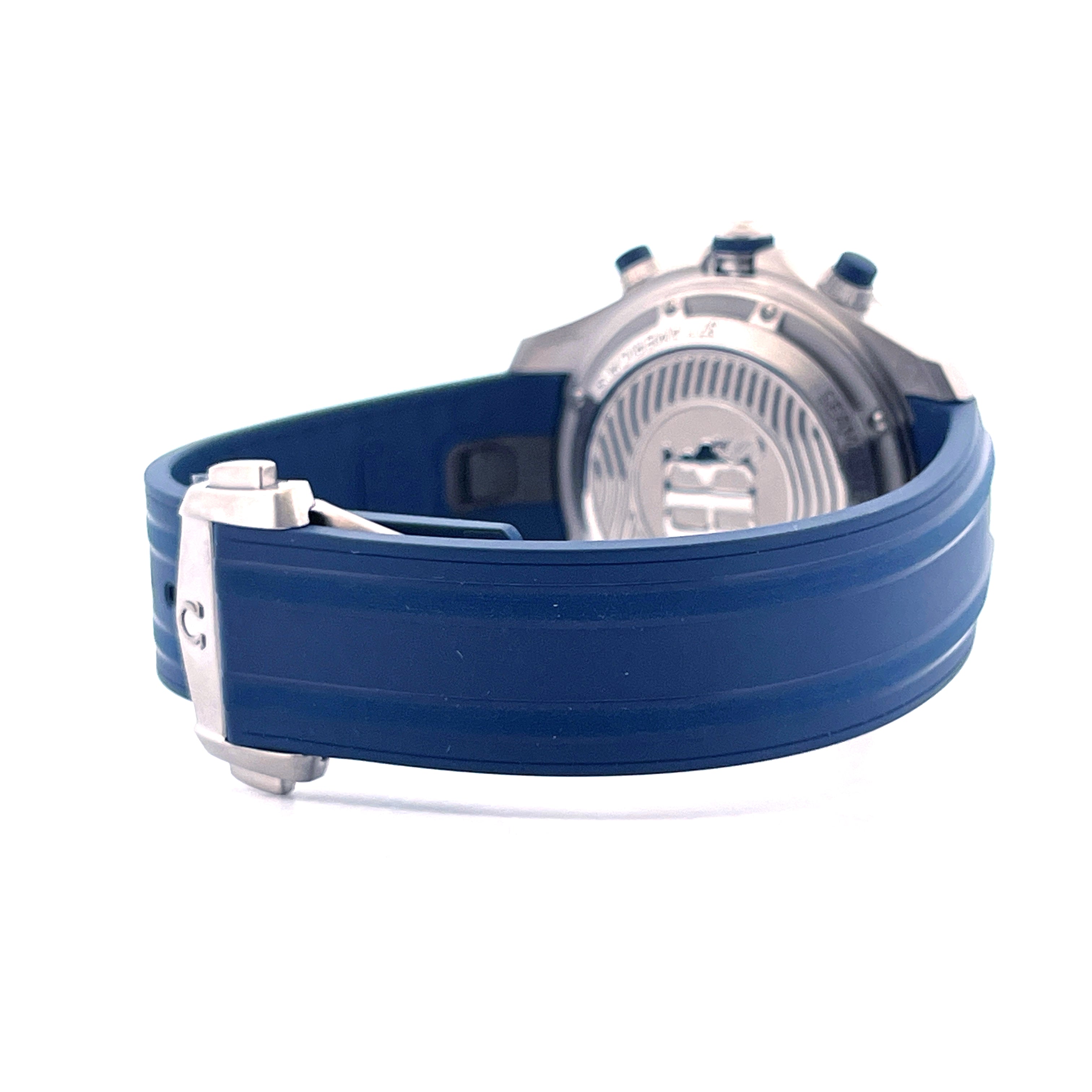 Omega Seamaster Regatta America's Cup 2025 Titan Chronograph mit blauem Kautschukarmband