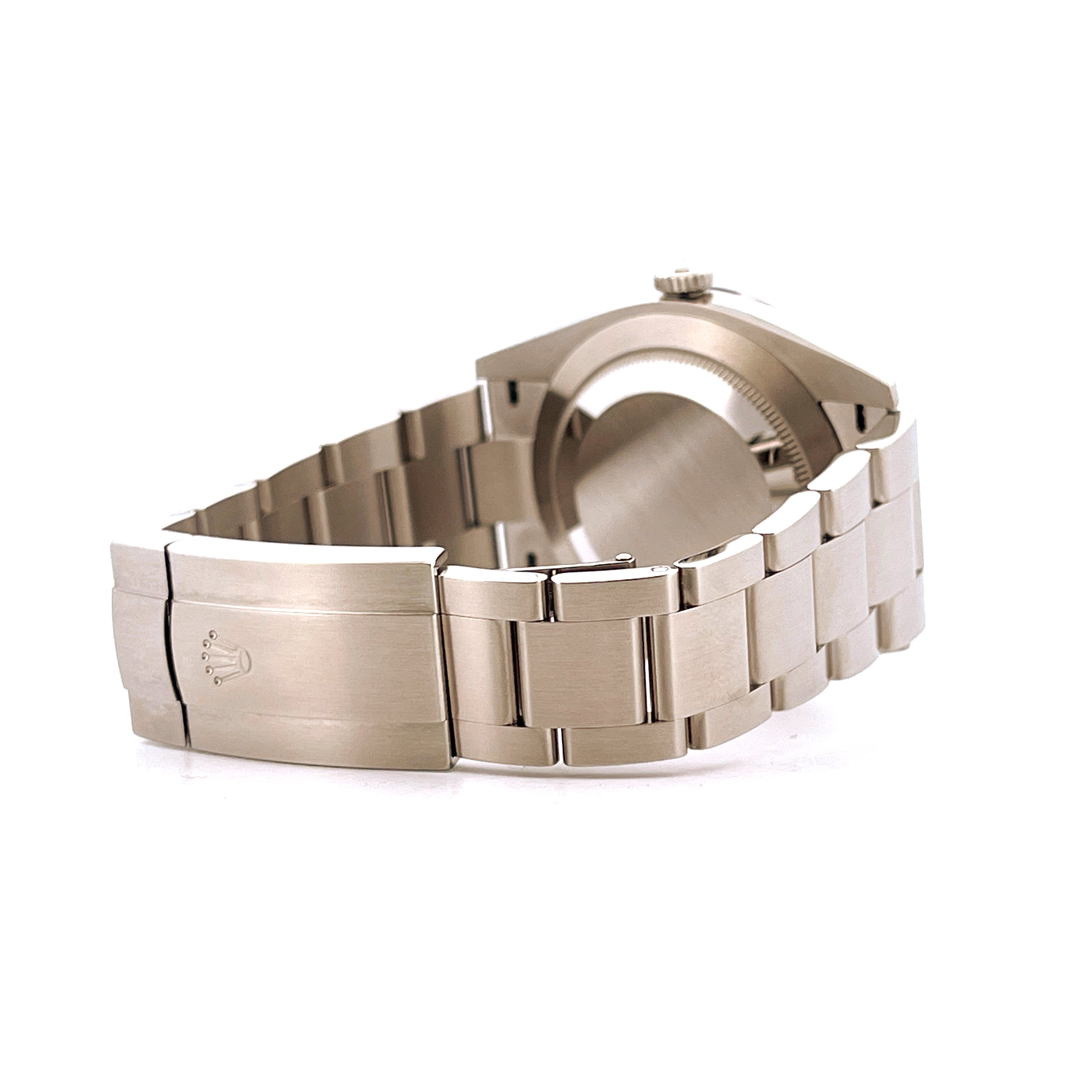 Seitenansicht eines Rolex Oyster Perpetual 41 aus Stahl mit geschlossener Schließe