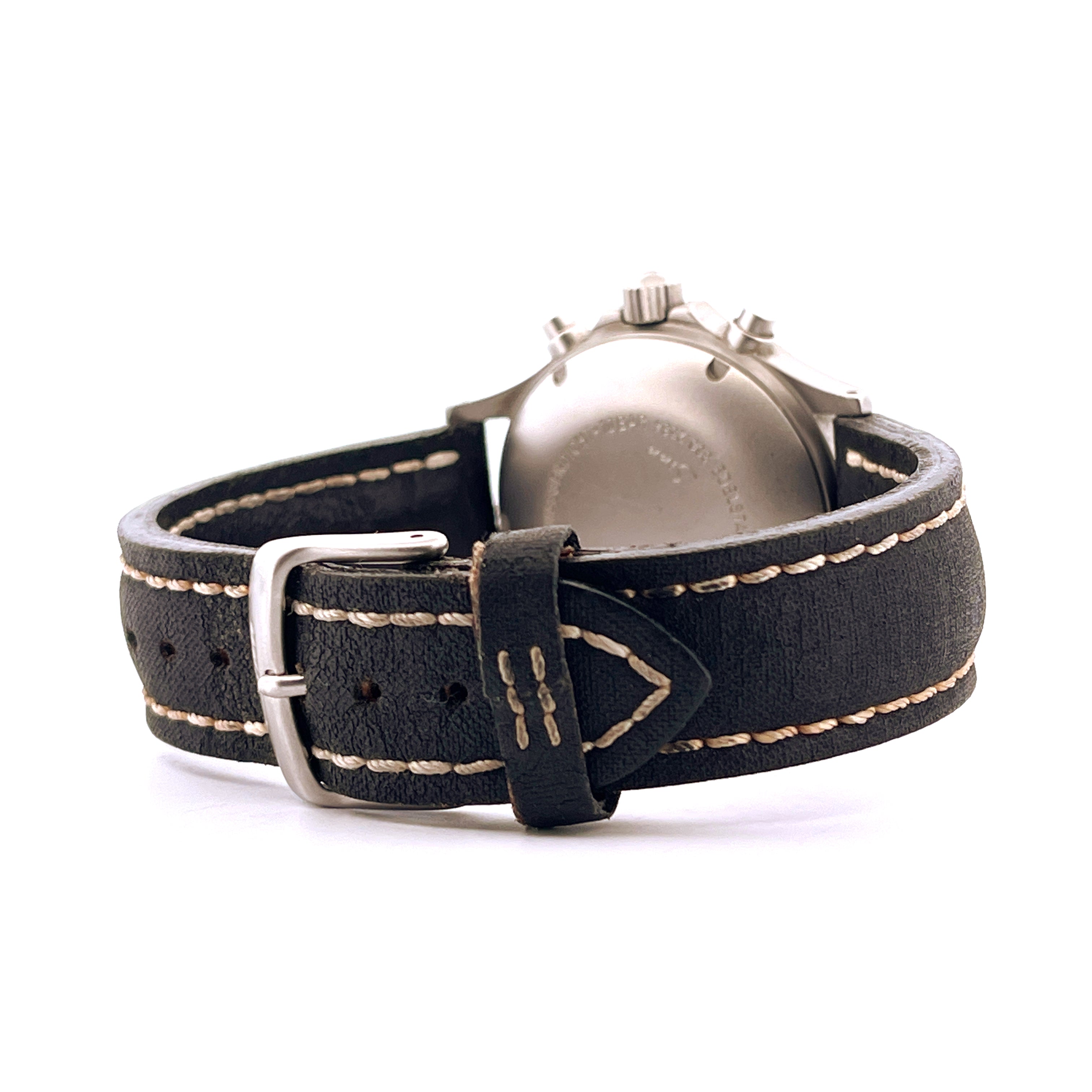 Sinn Flieger 356 Day Date auf der Rückseite mit schwarzem Lederarmband und Dornschließe
