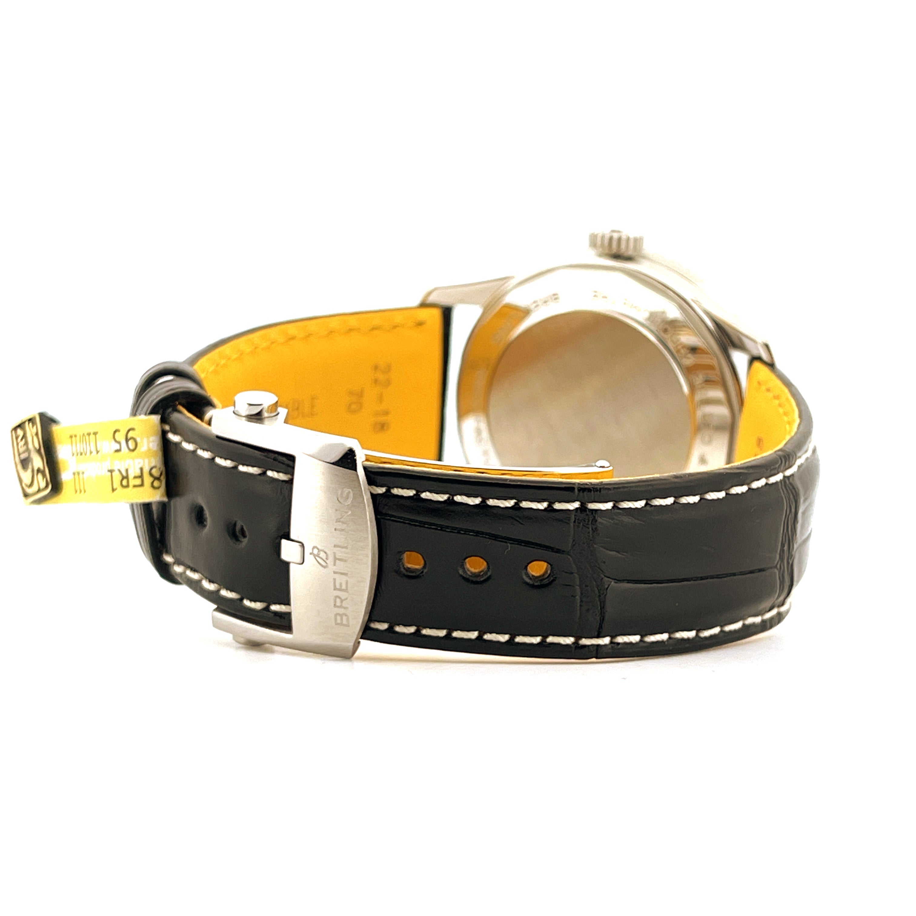 Breitling Navitimer Automatic 41 IceBlue, Seitenansicht des schwarzen Lederarmbands mit Dornschließe und gelbem Futter