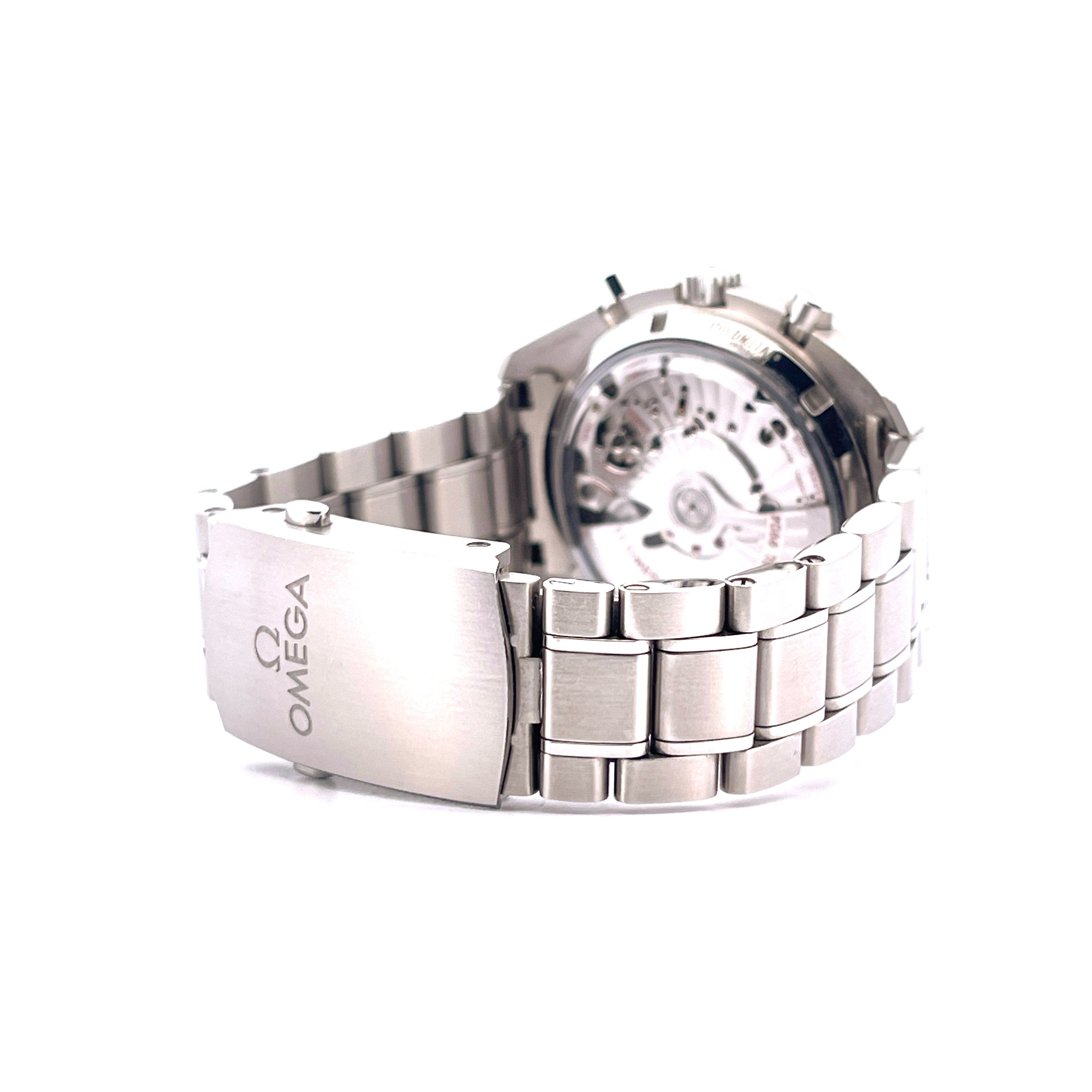 Omega Speedmaster Moonwatch Moonphase 44,25 Automatic -2018- Seitenansicht mit Sichtboden und Edelstahluhrarmband