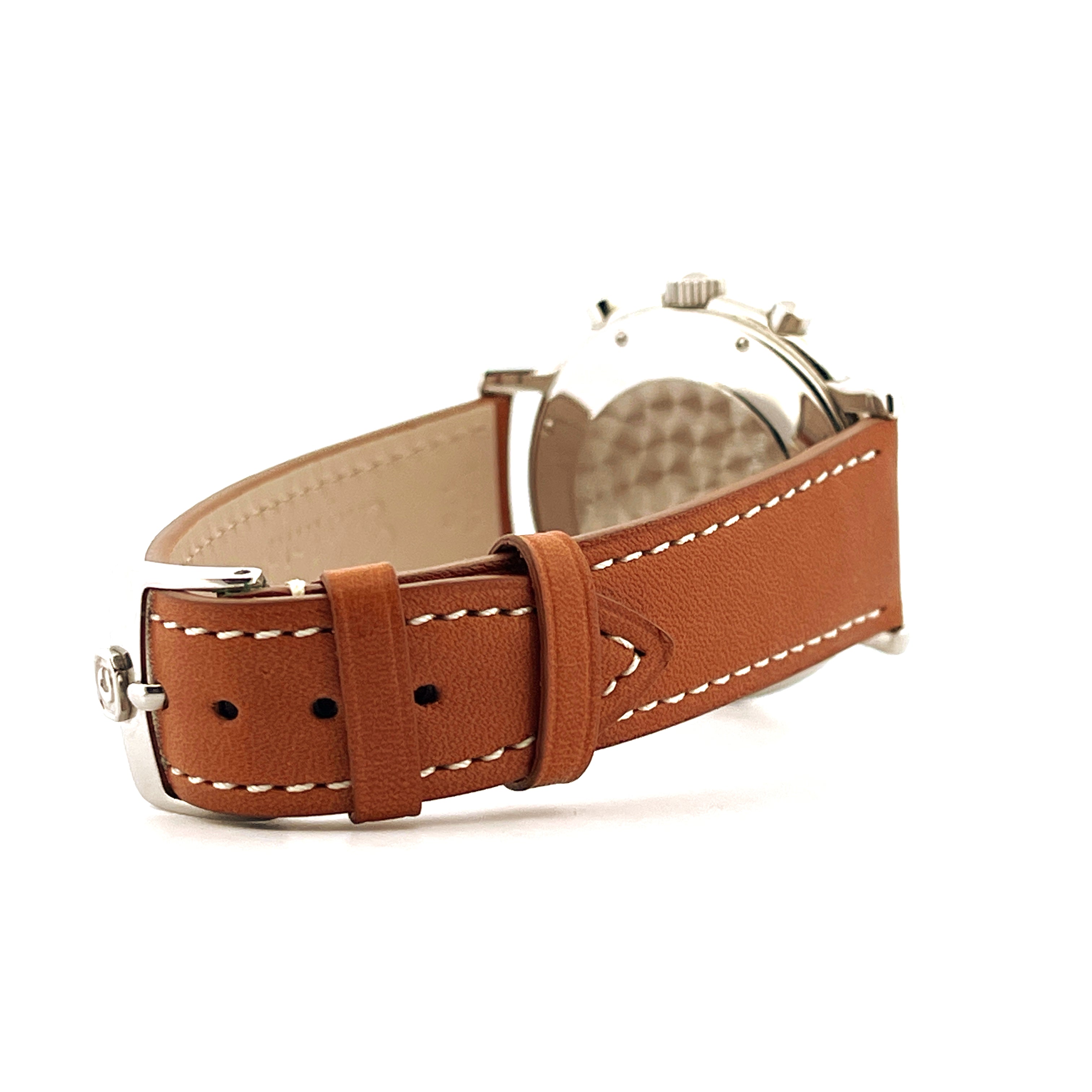 Seitenansicht eines Chopard Mille Miglia Quarz mit braunem Lederarmband und Edelstahlschließe
