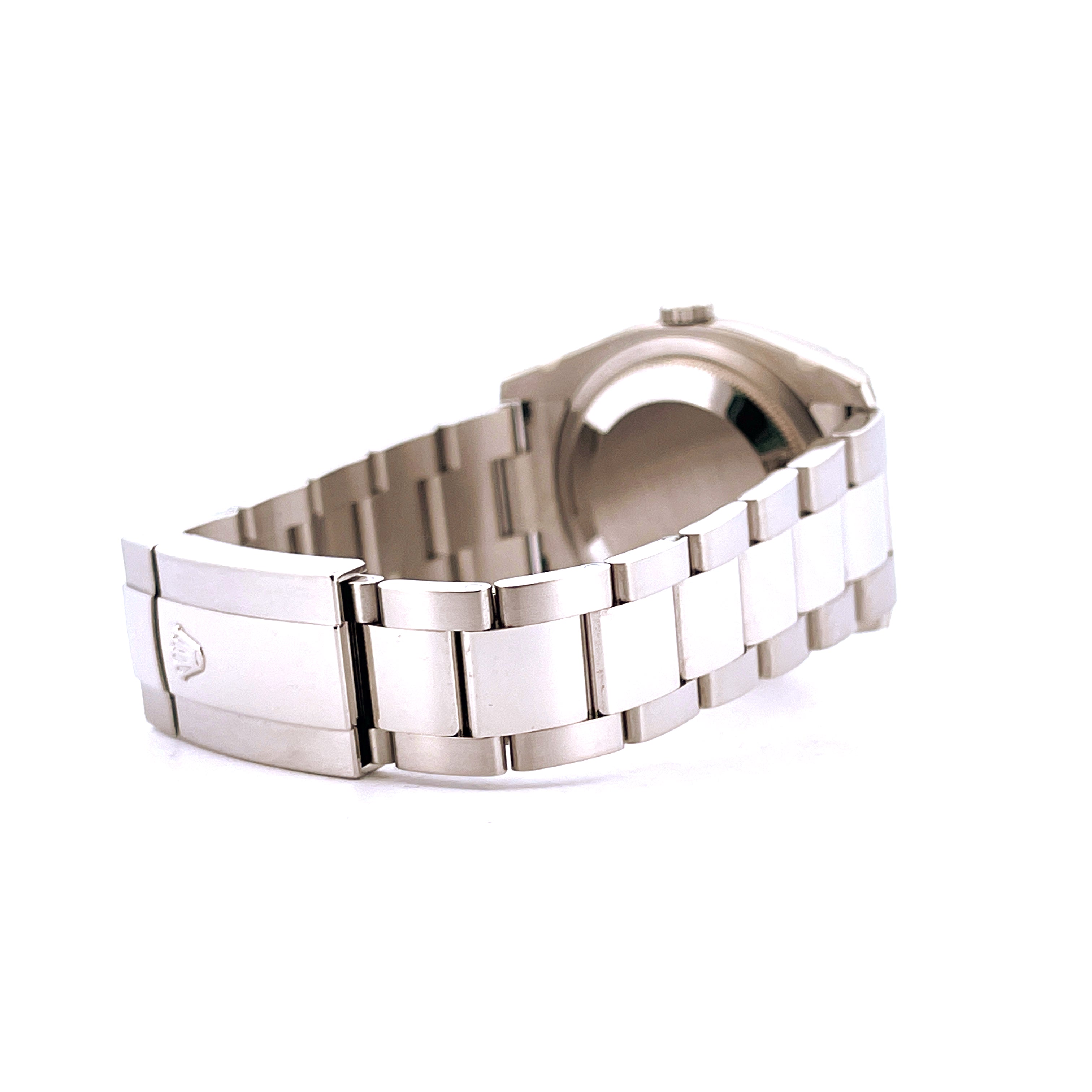 Seitenansicht einer Rolex Datejust 36mm aus Stahl mit Oyster-Armband und verdeckter Schließe